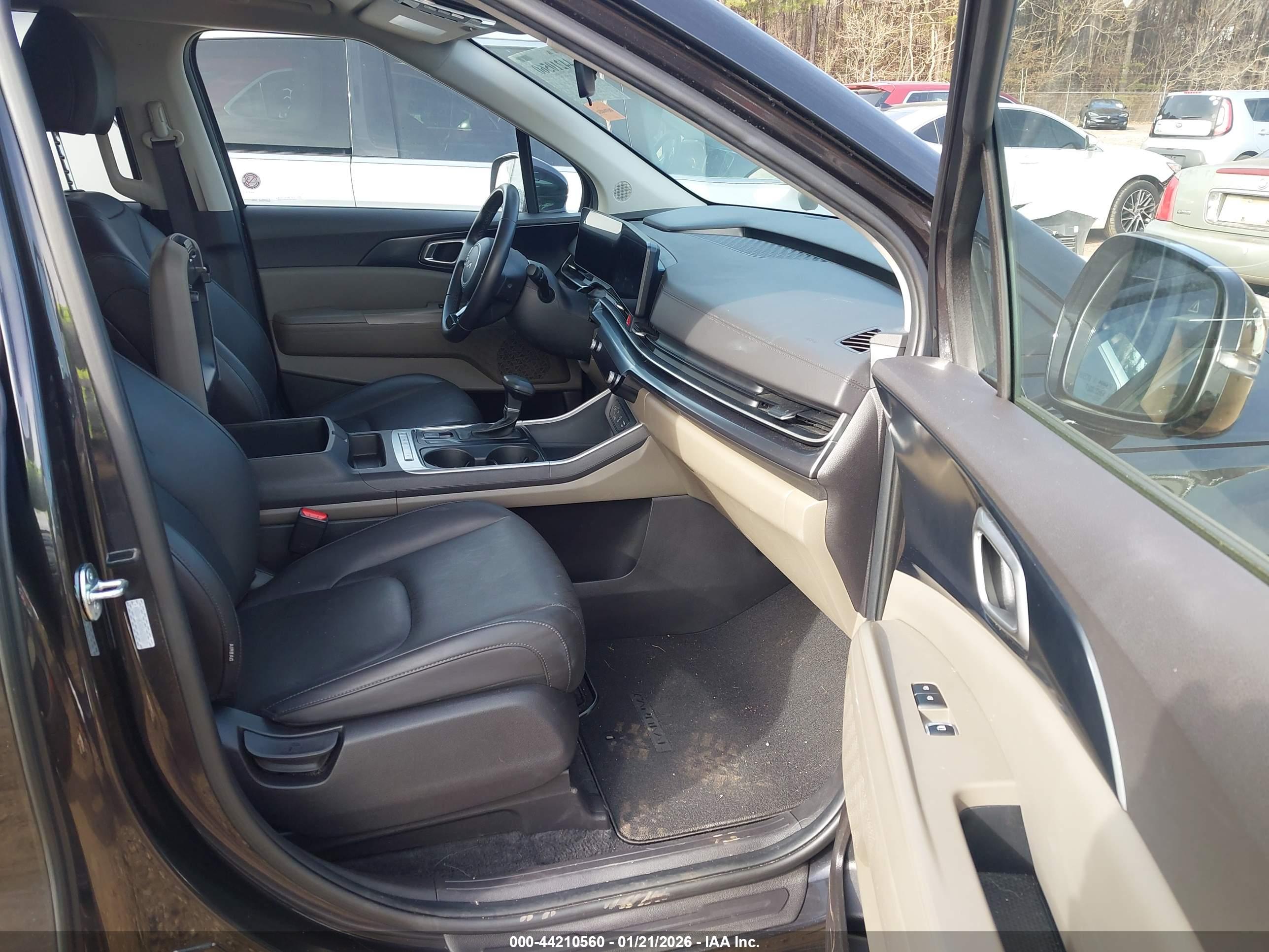 KIA CARNIVAL image 5