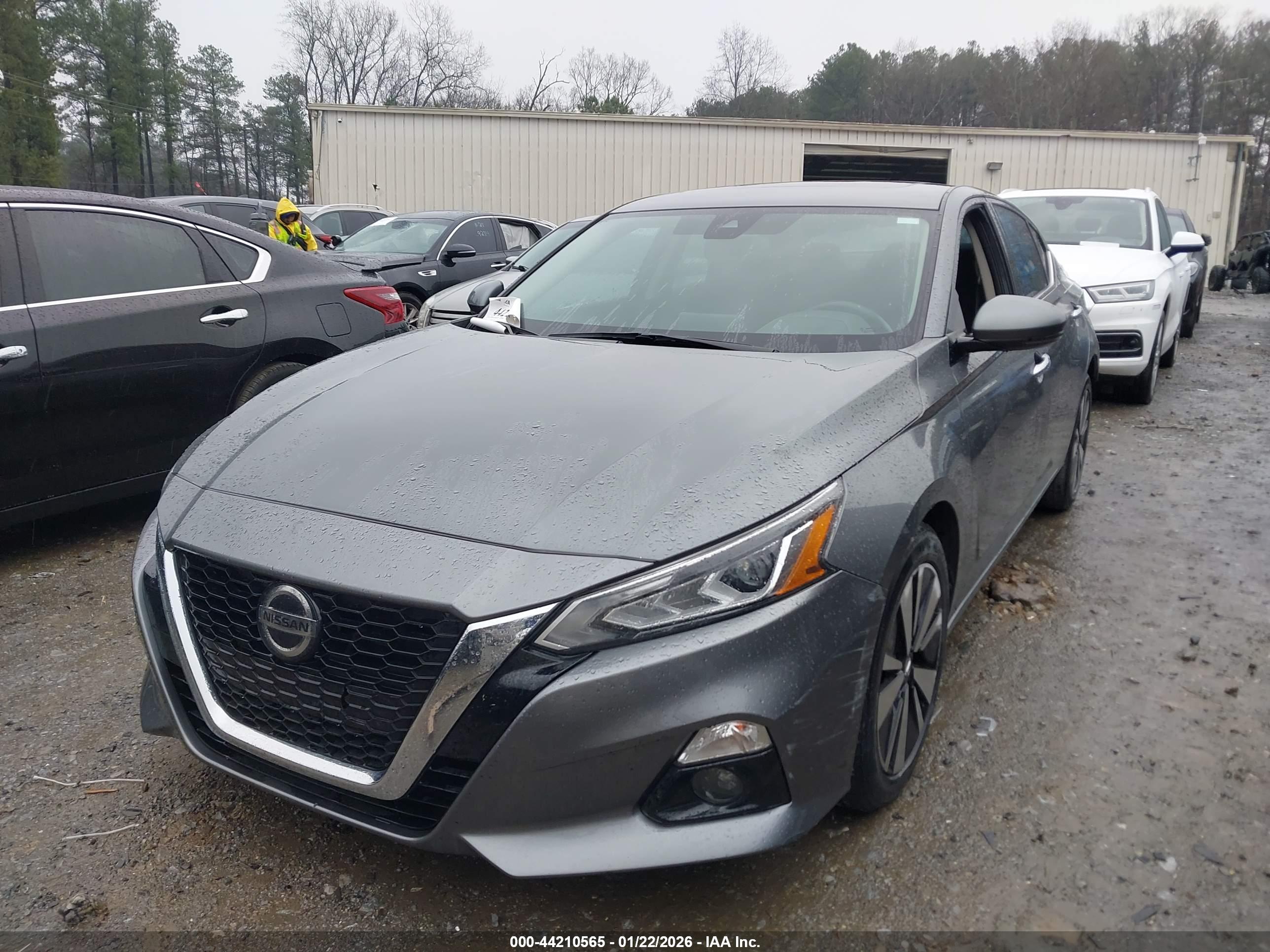NISSAN ALTIMA image 2