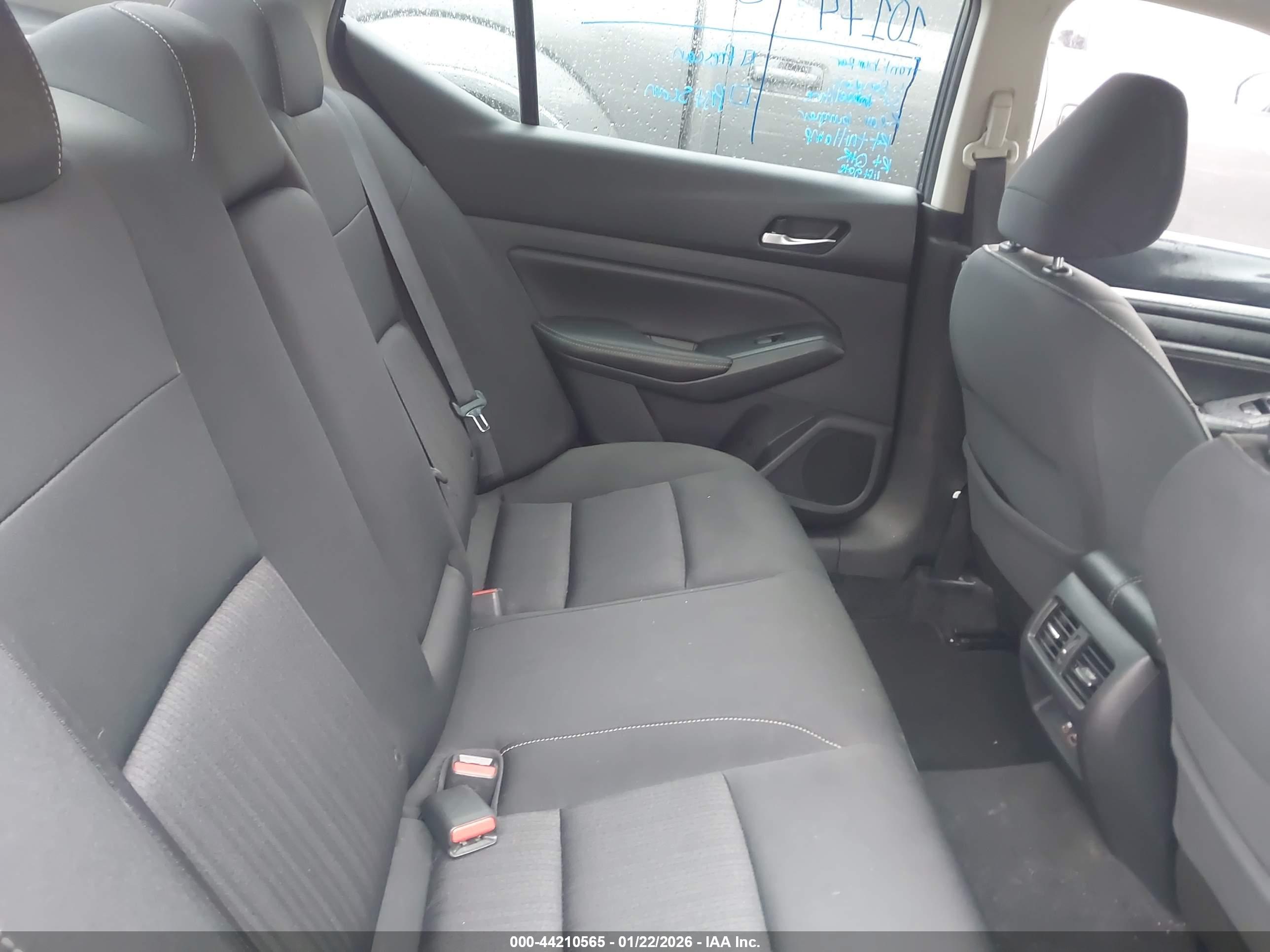 NISSAN ALTIMA image 8