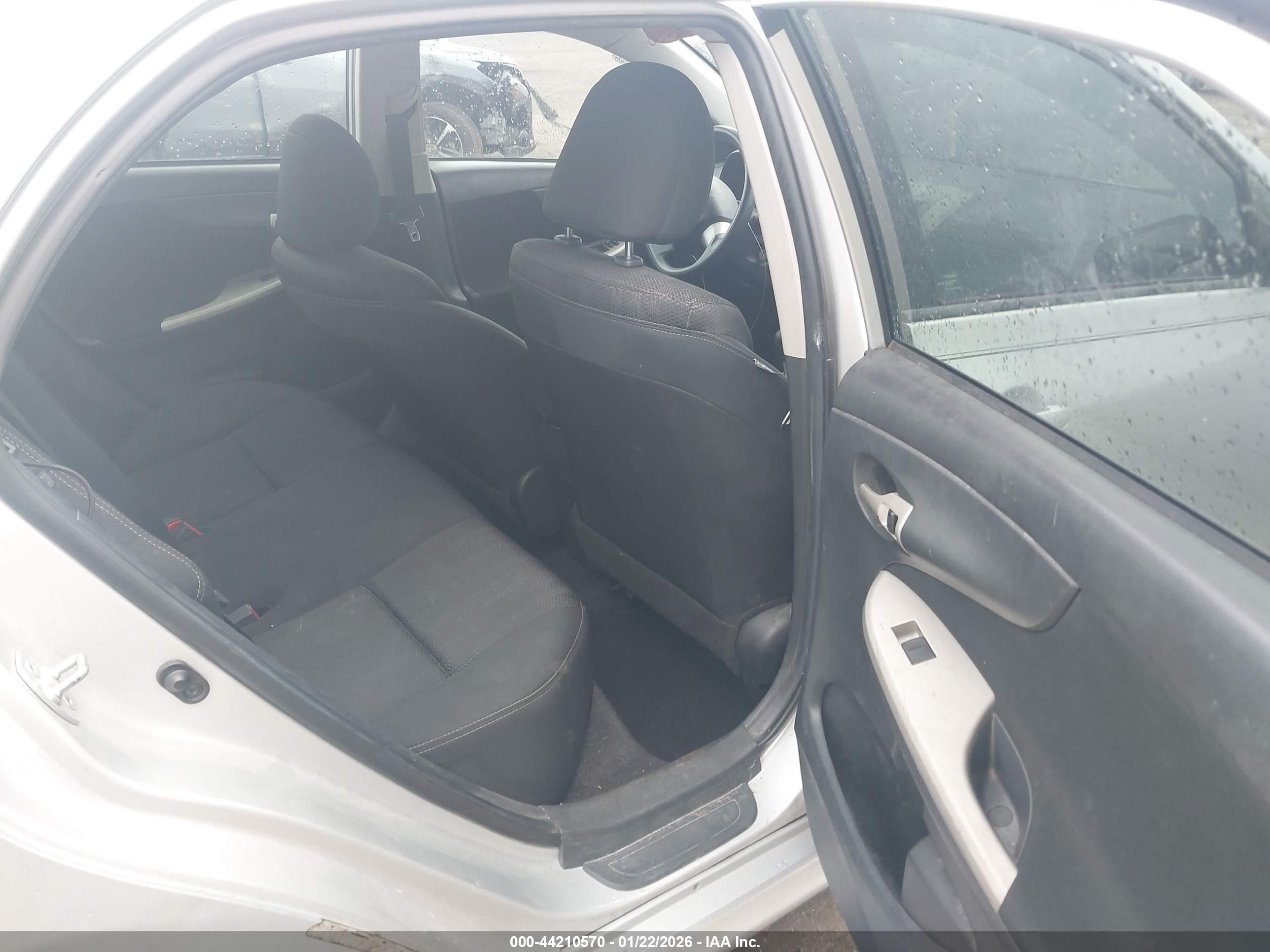 TOYOTA COROLLA image 8