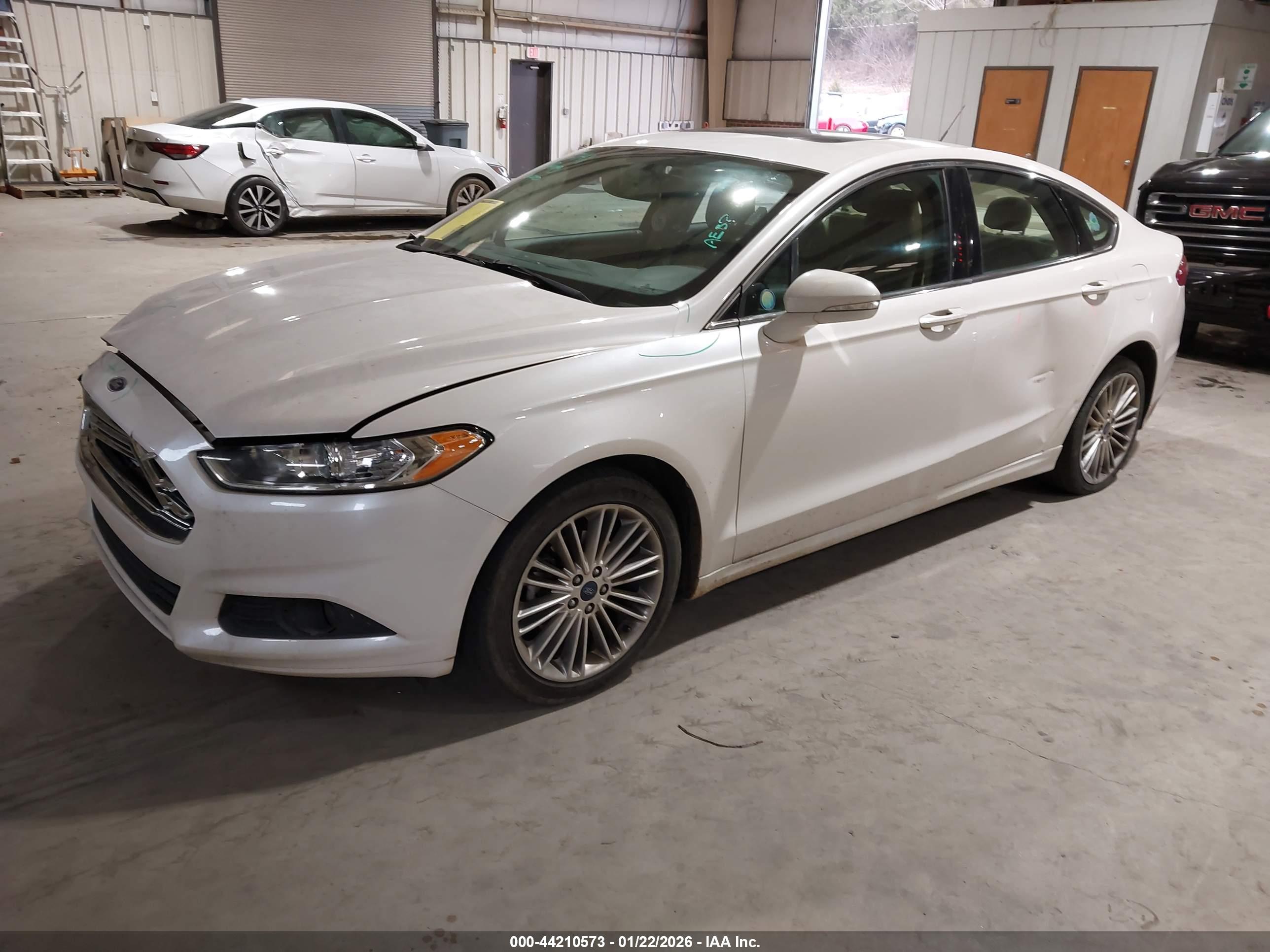 FORD FUSION image 2