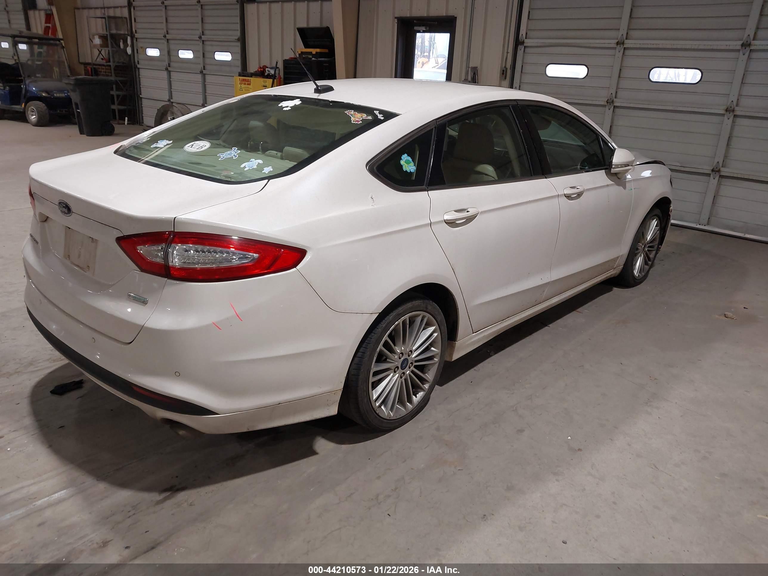 FORD FUSION image 4