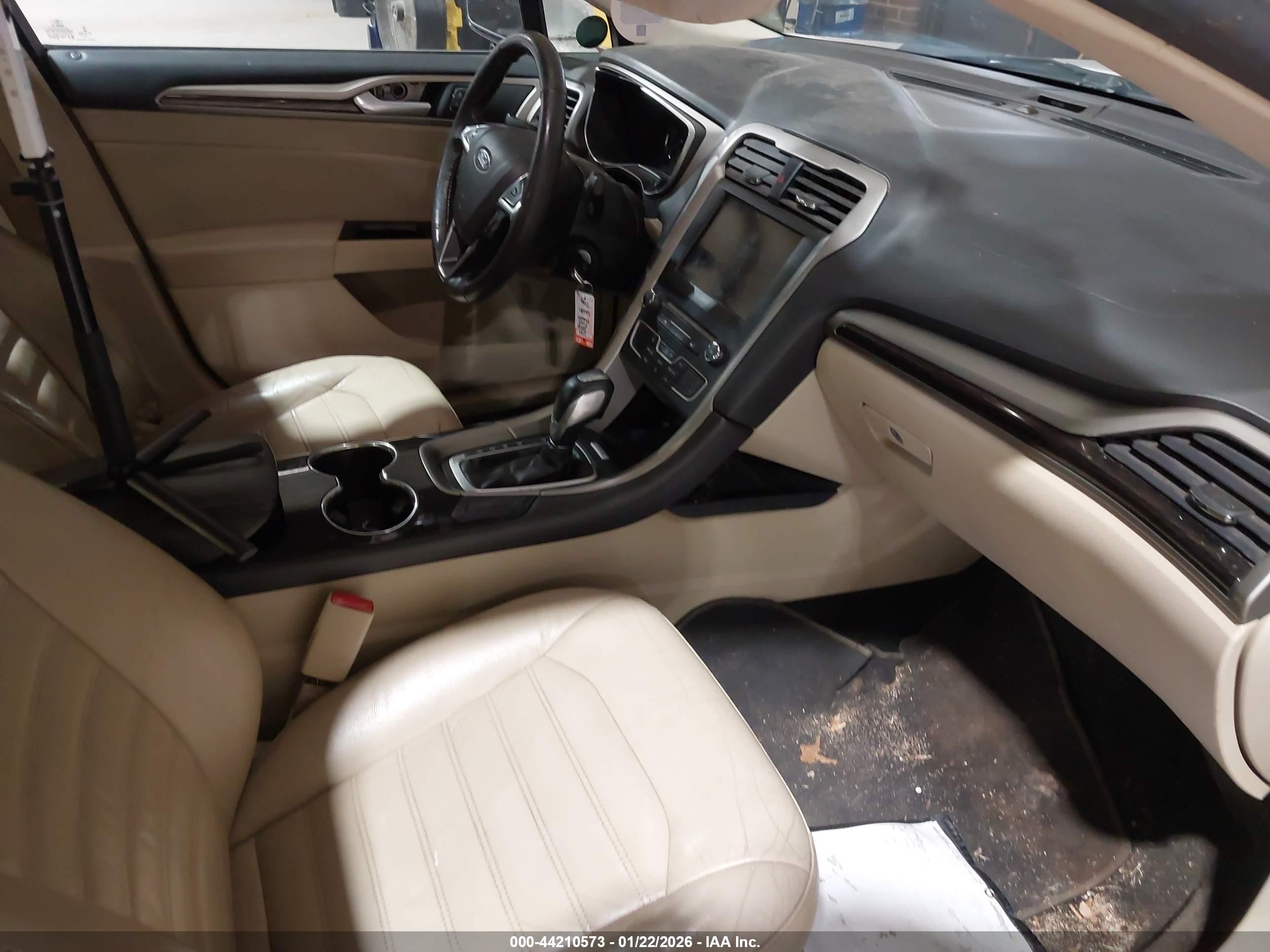 FORD FUSION image 5