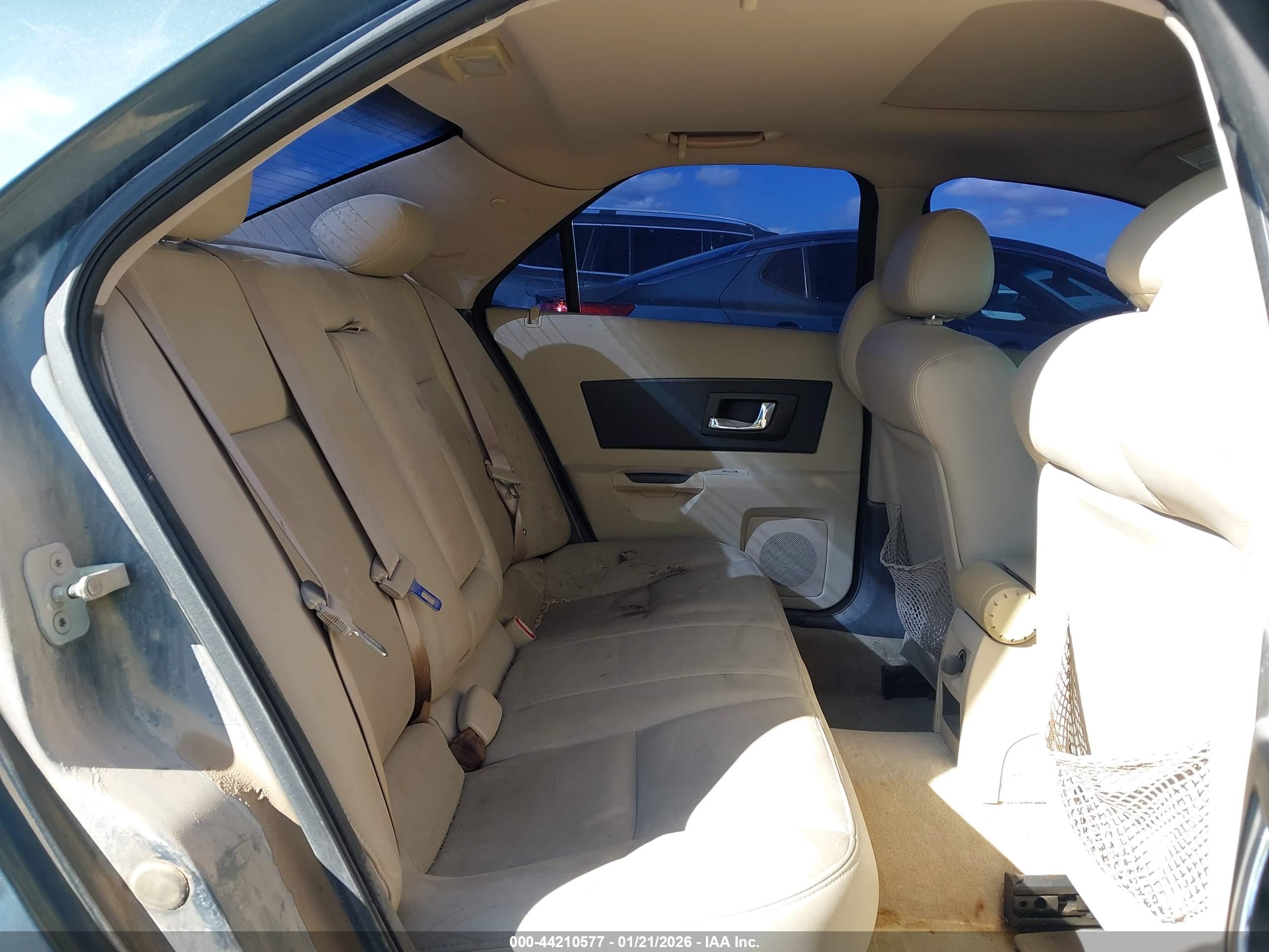 CADILLAC CTS image 8