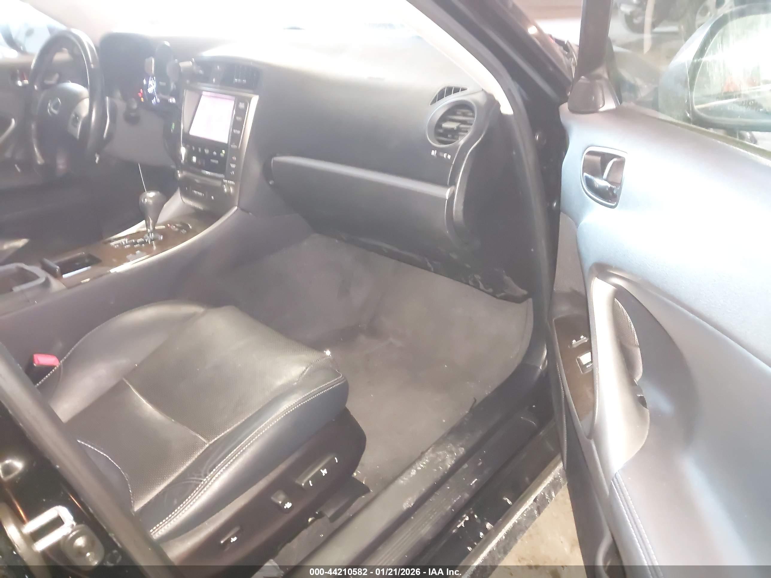 LEXUS IS image 5