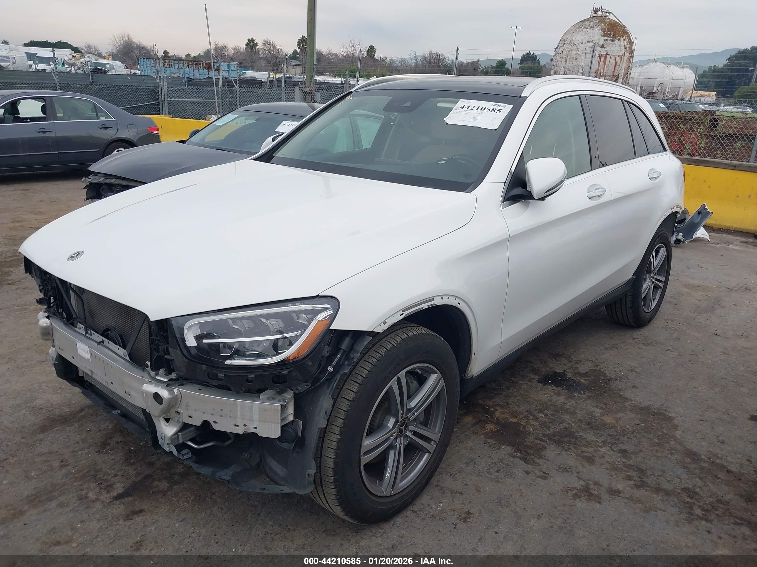 MERCEDES-BENZ GLC image 2
