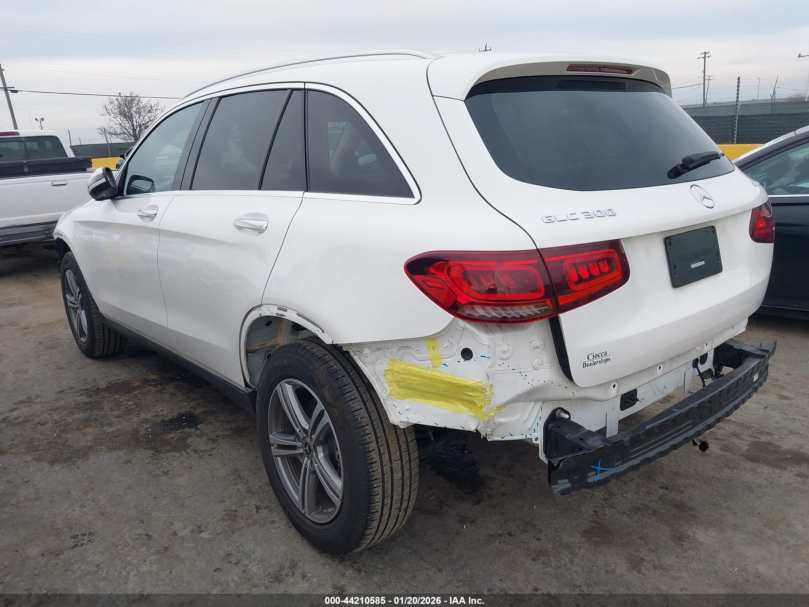 MERCEDES-BENZ GLC image 3