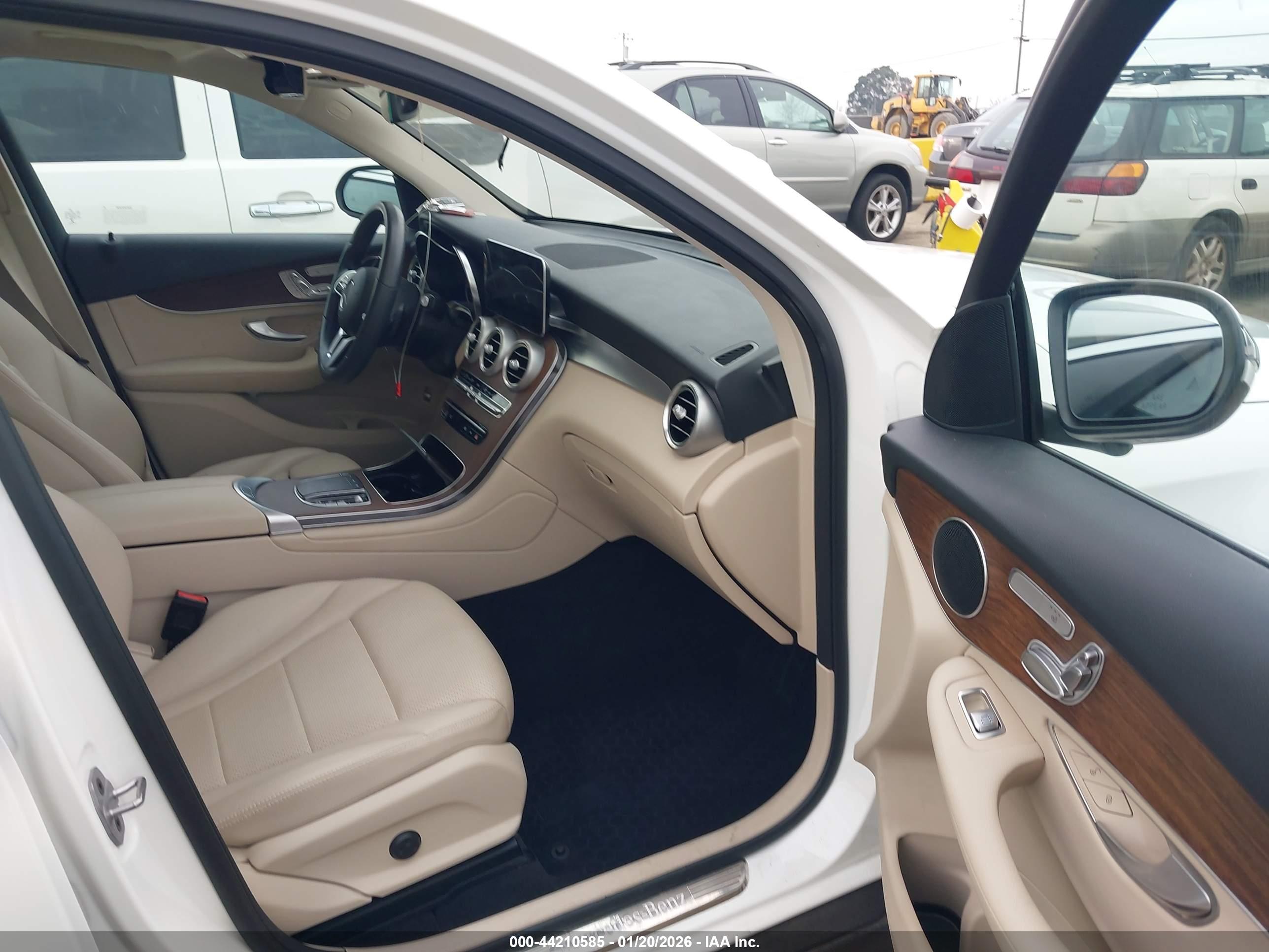 MERCEDES-BENZ GLC image 5