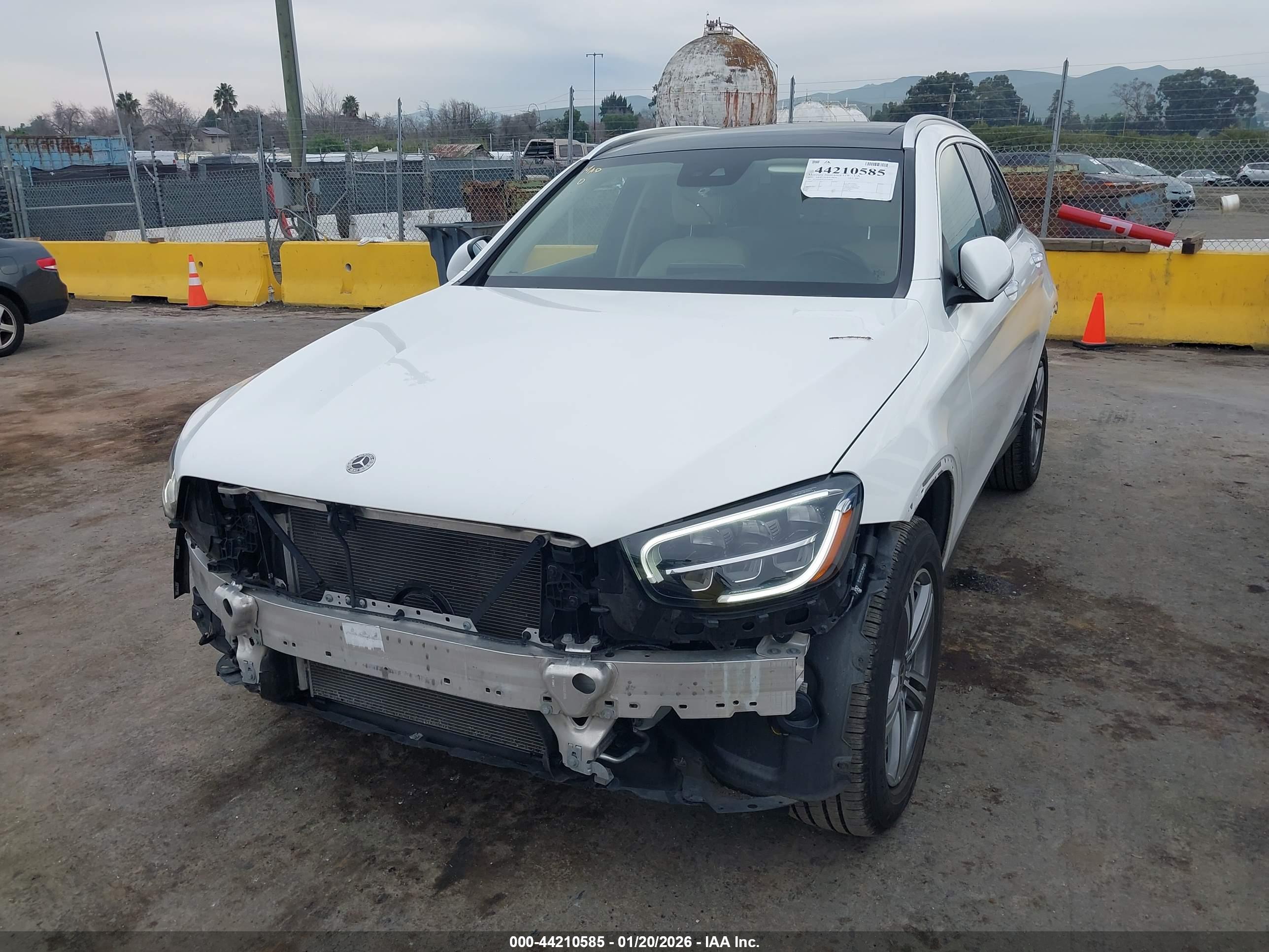 MERCEDES-BENZ GLC image 6