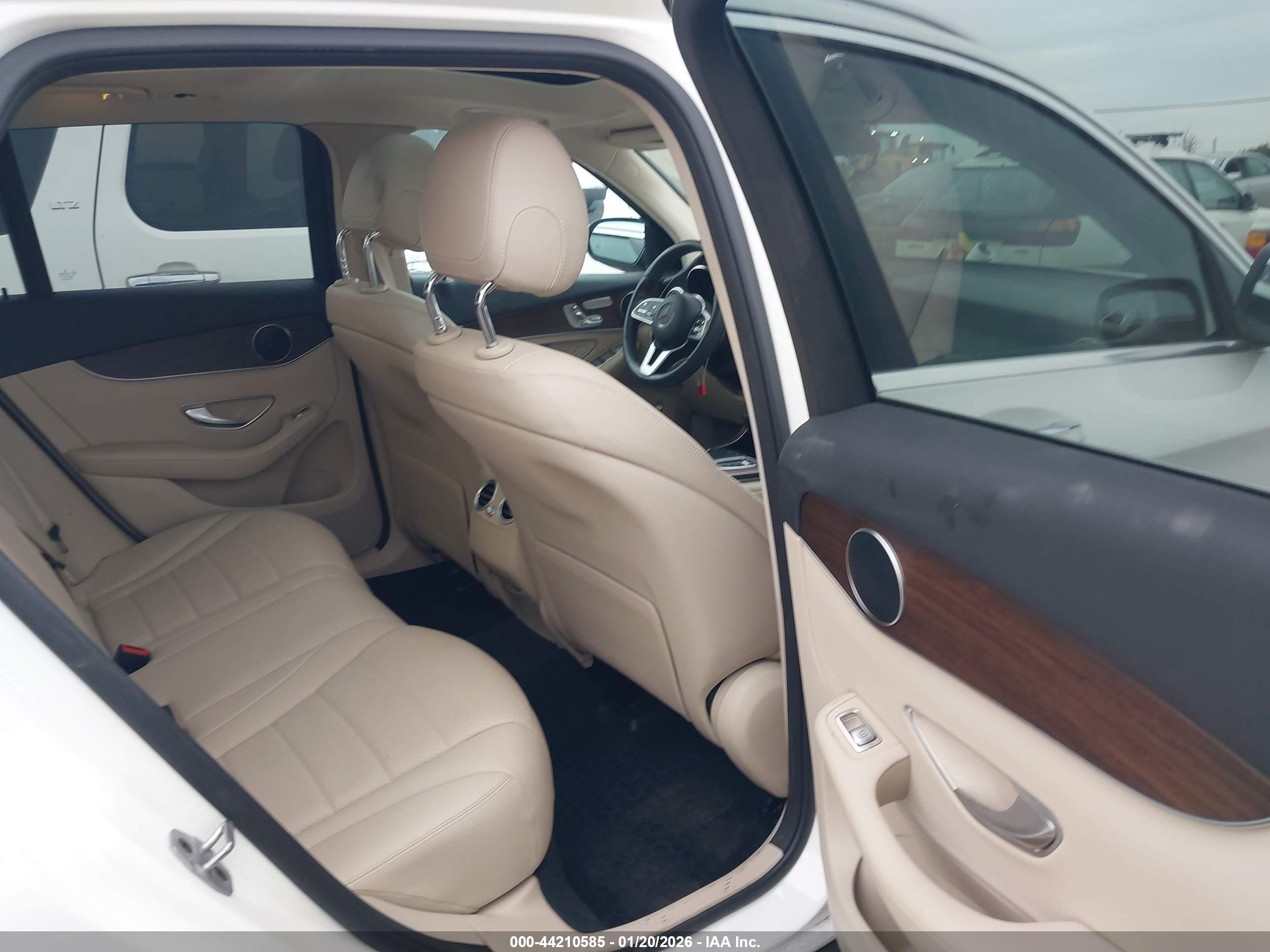 MERCEDES-BENZ GLC image 8