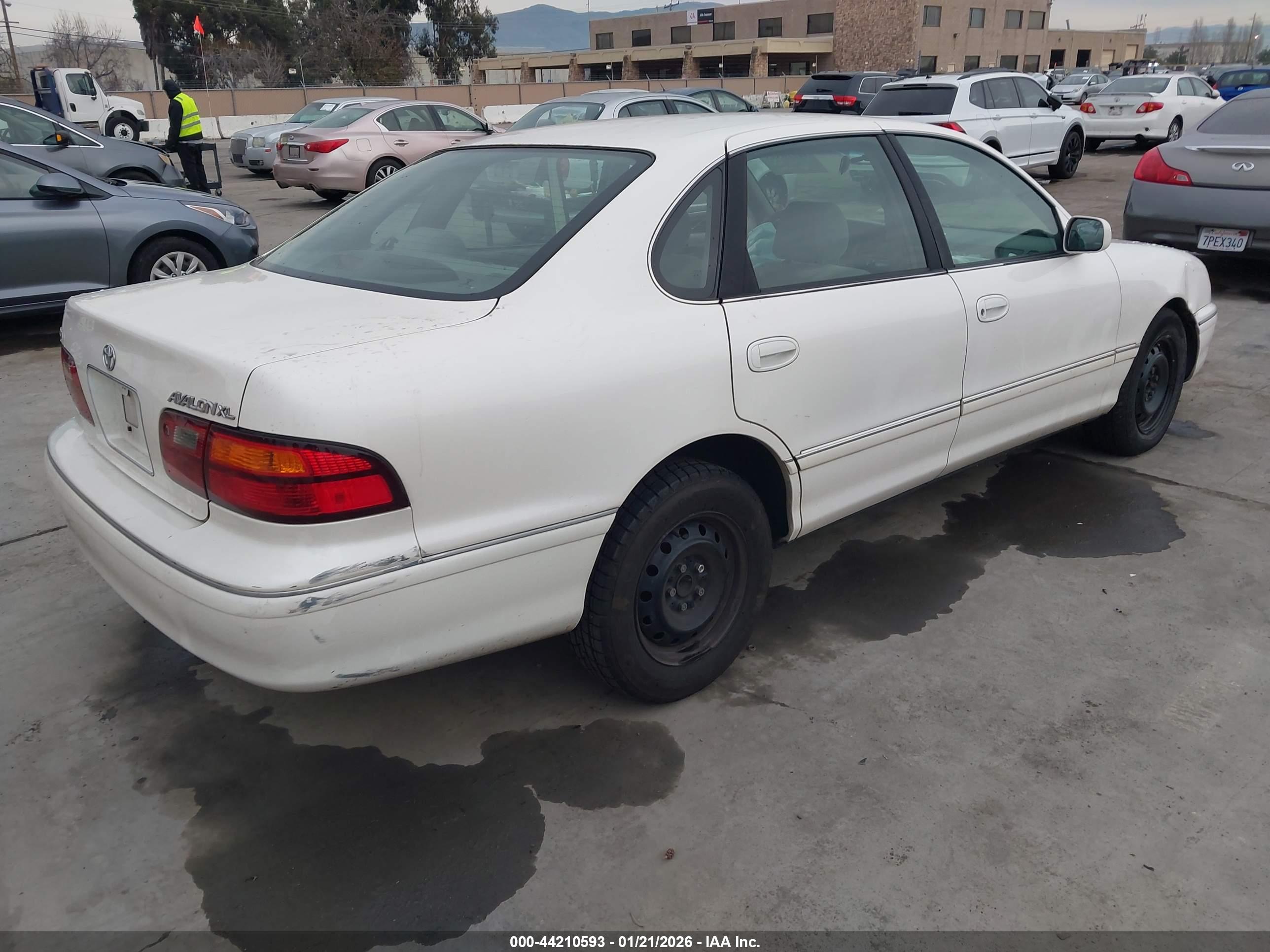 TOYOTA AVALON image 4