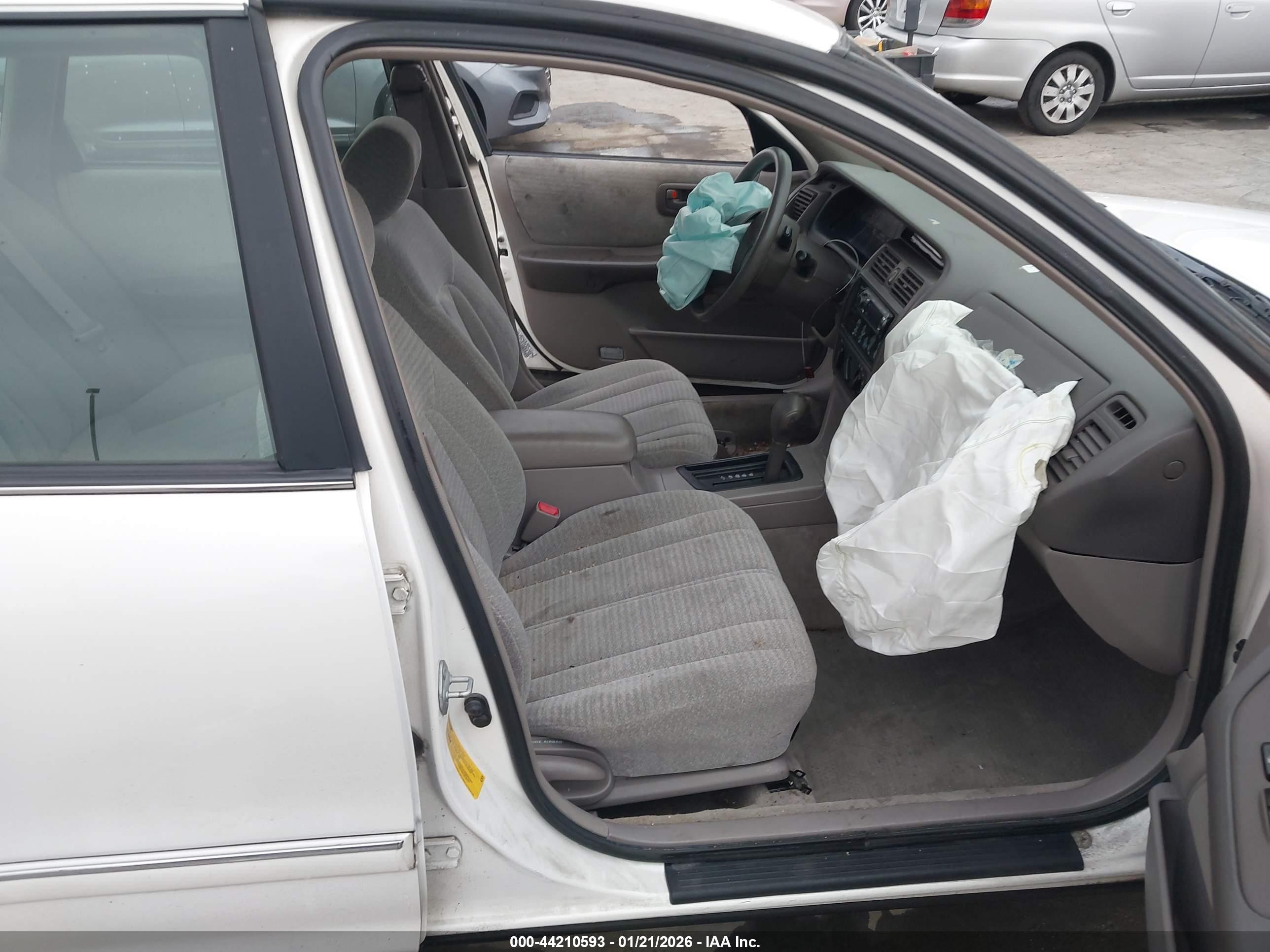 TOYOTA AVALON image 5