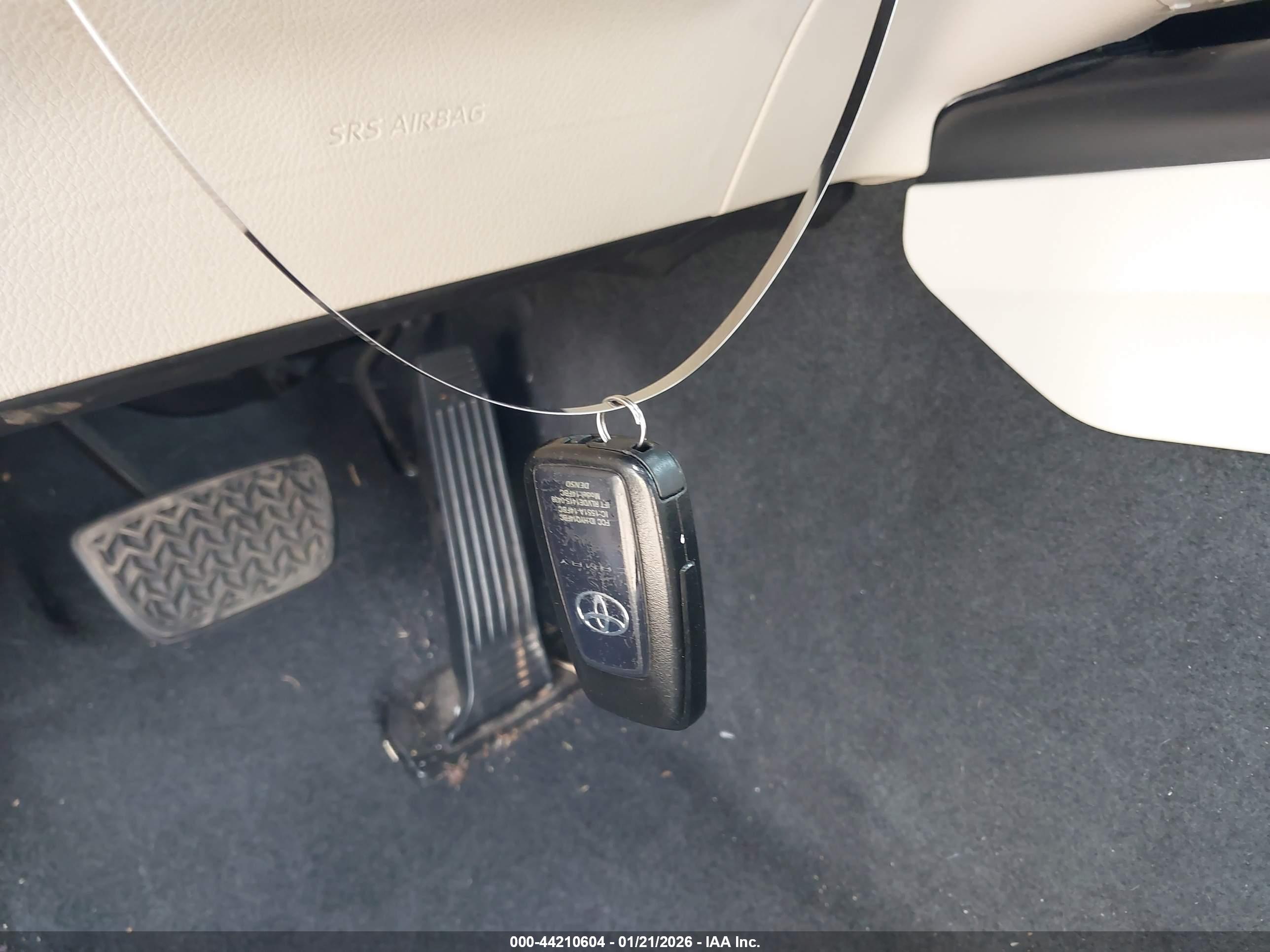 TOYOTA CAMRY image 11