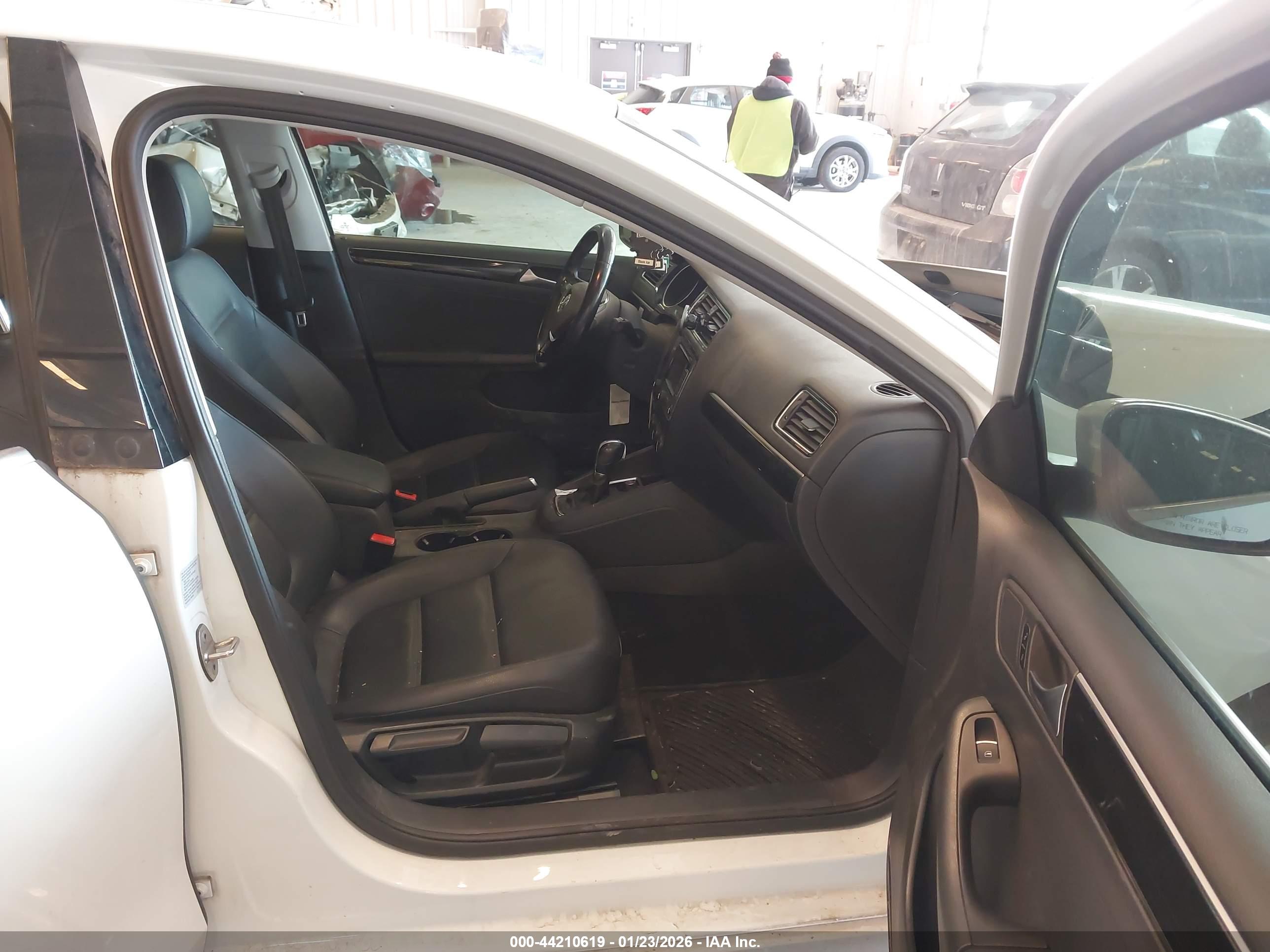 VOLKSWAGEN JETTA image 5