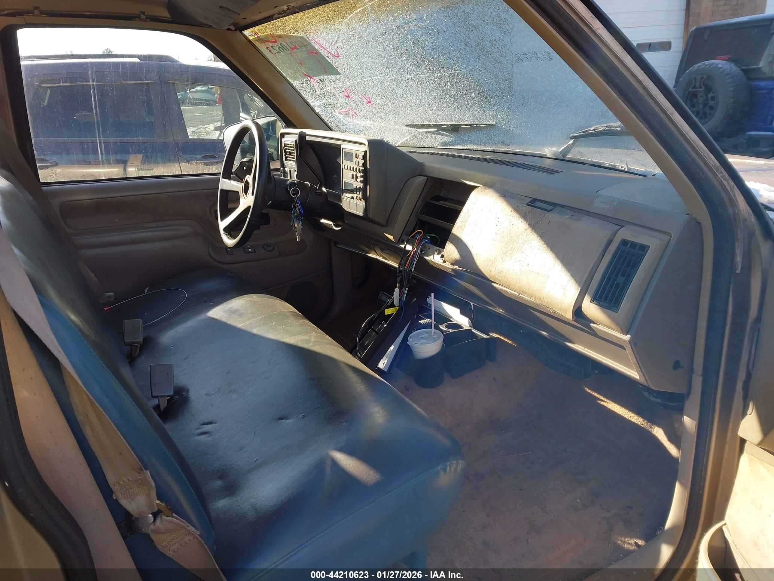 CHEVROLET GMT-400 image 5