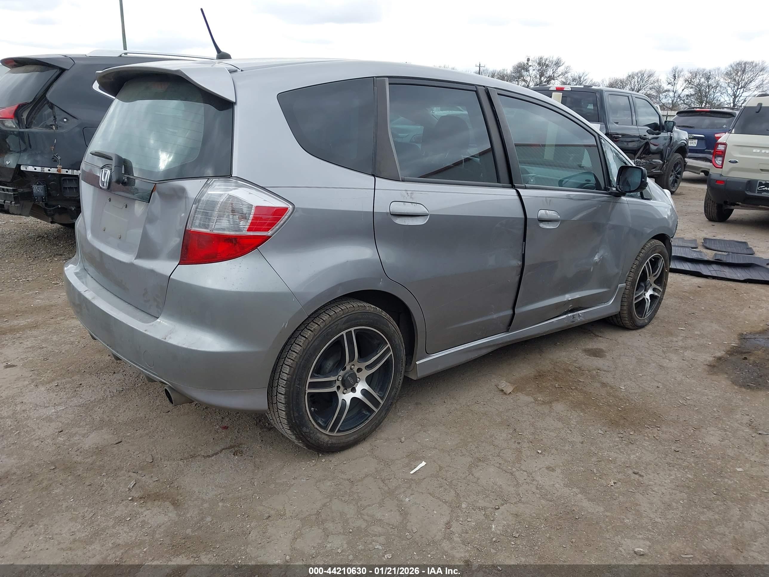 HONDA FIT image 4