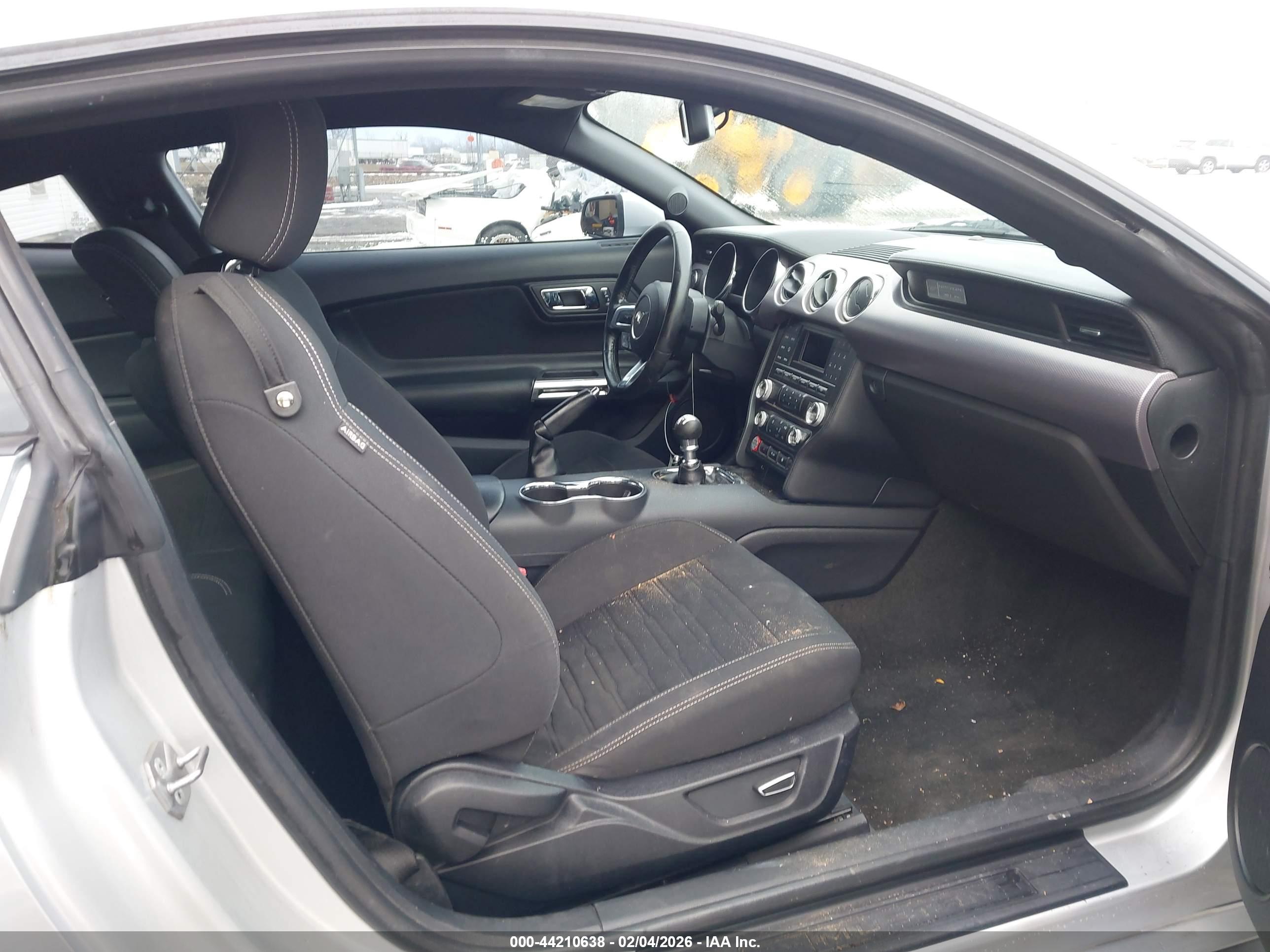 FORD MUSTANG image 5