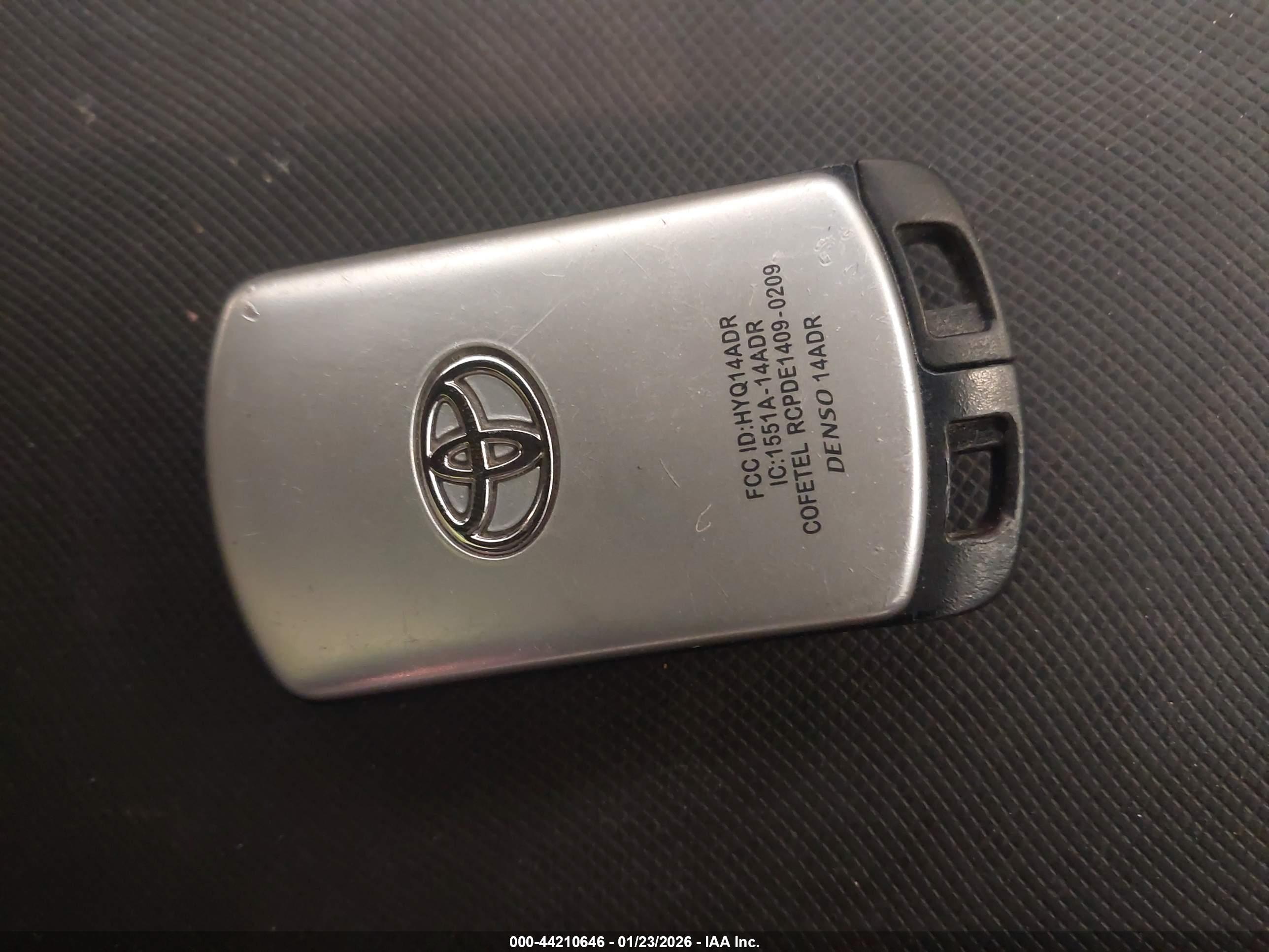 TOYOTA SIENNA image 11