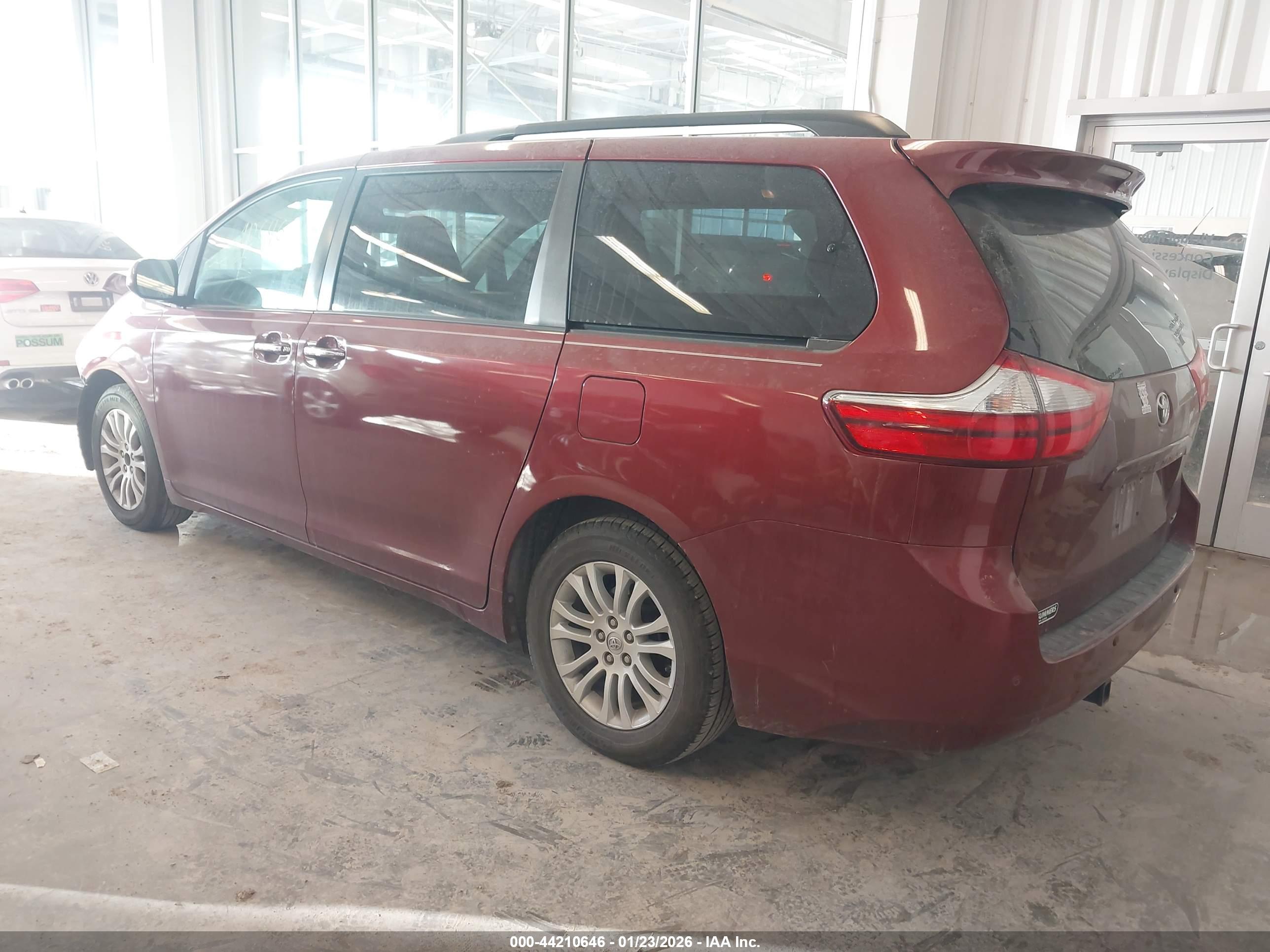 TOYOTA SIENNA image 3