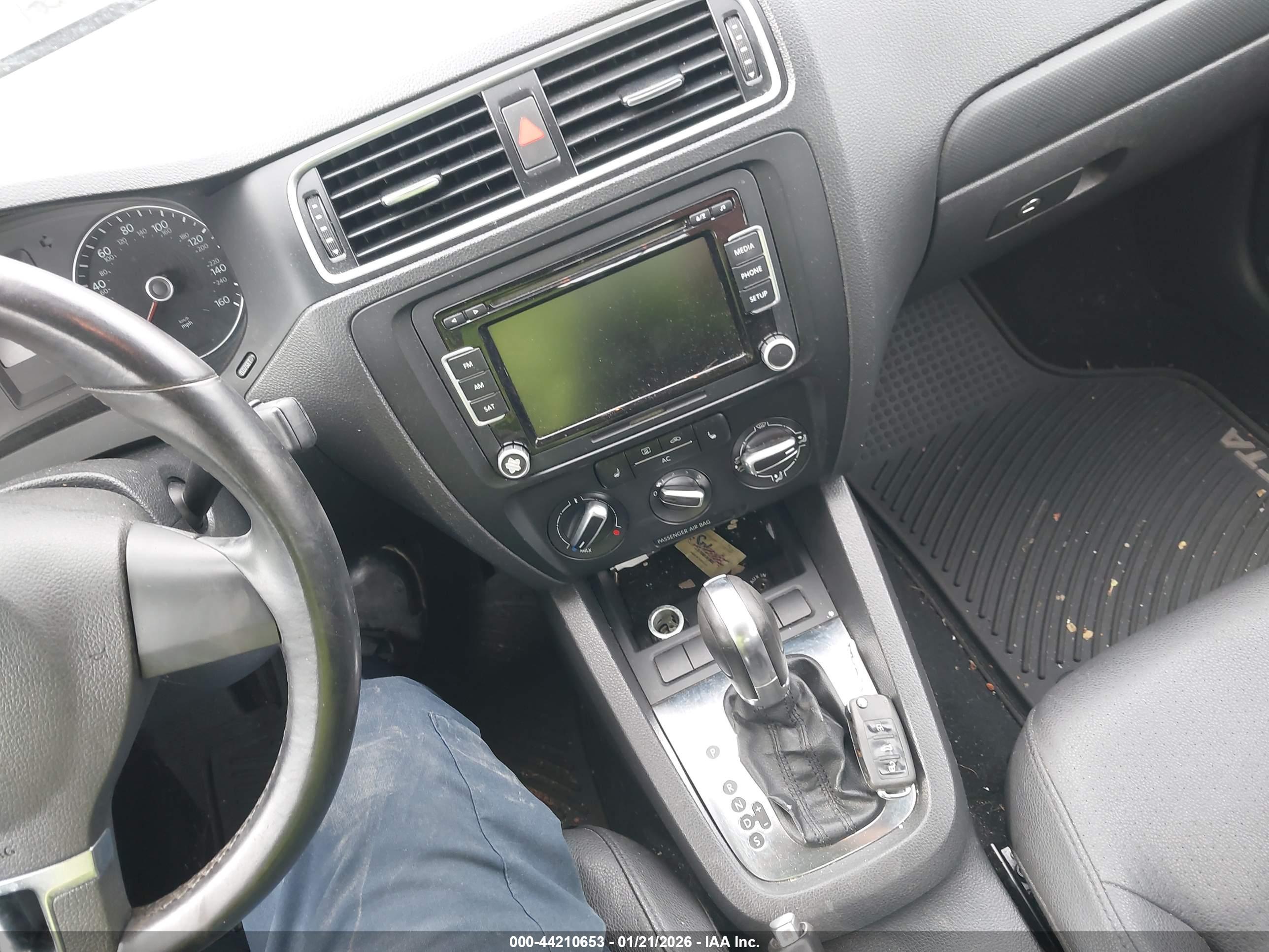 VOLKSWAGEN JETTA image 11