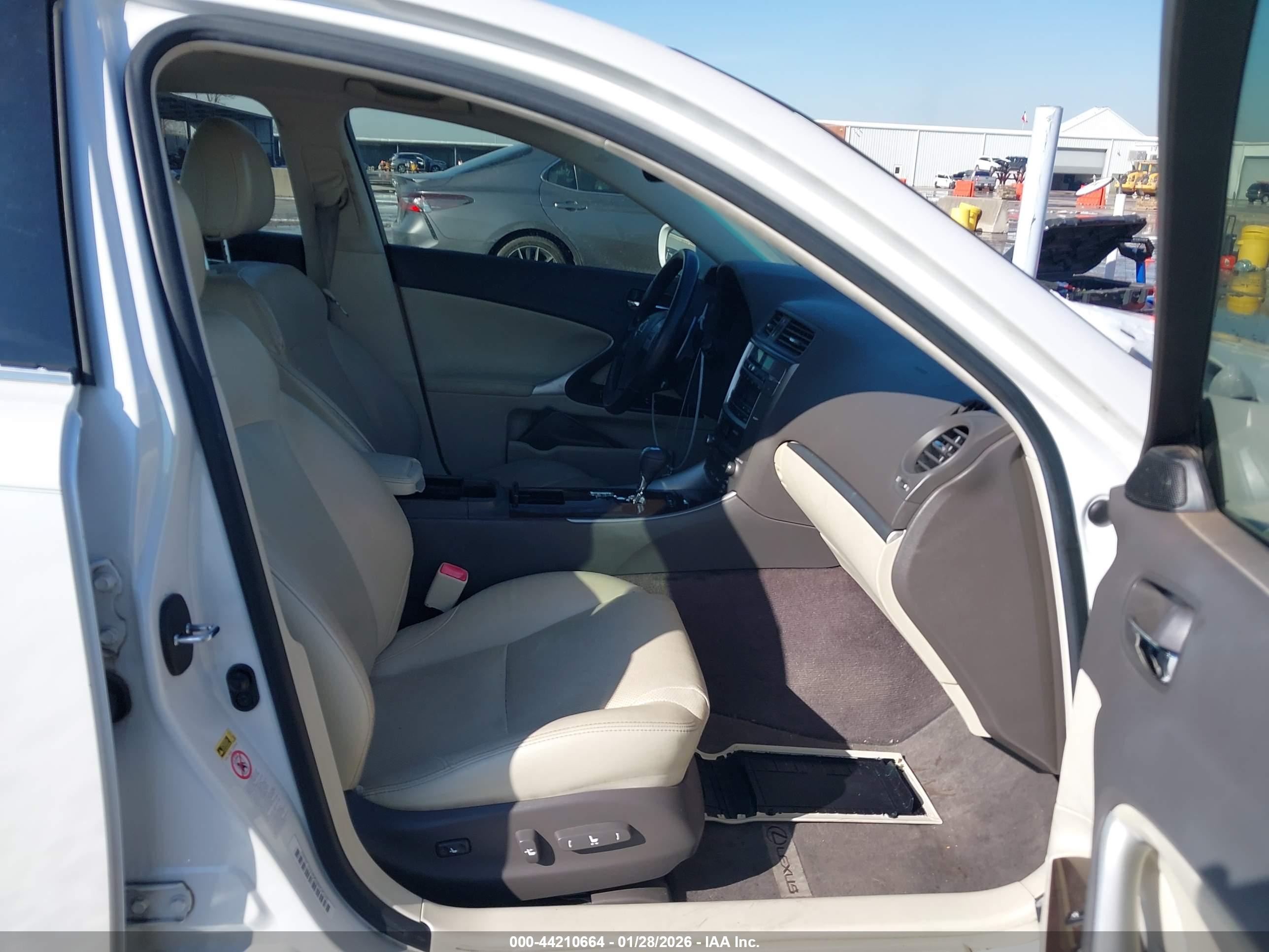 LEXUS IS image 5