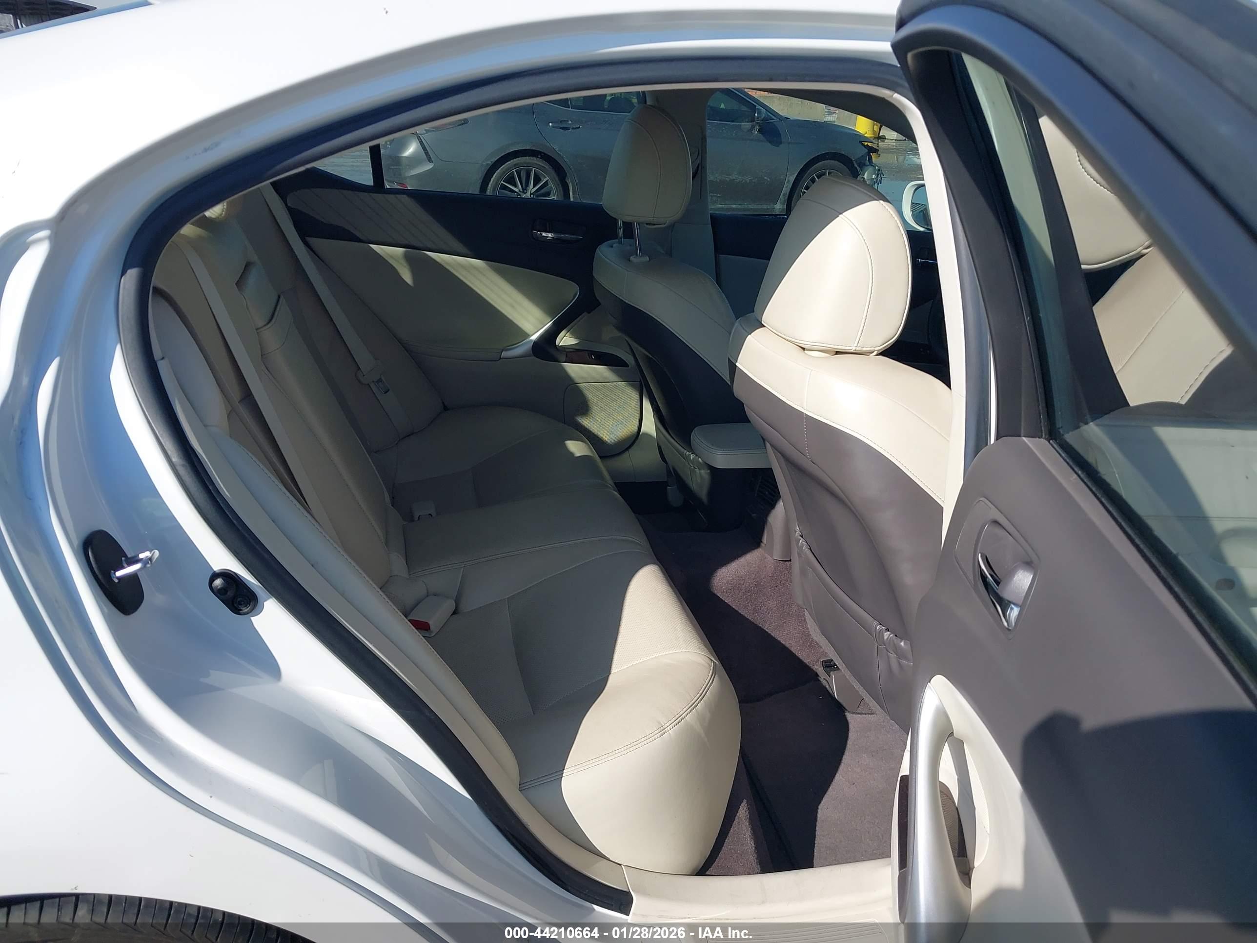 LEXUS IS image 8