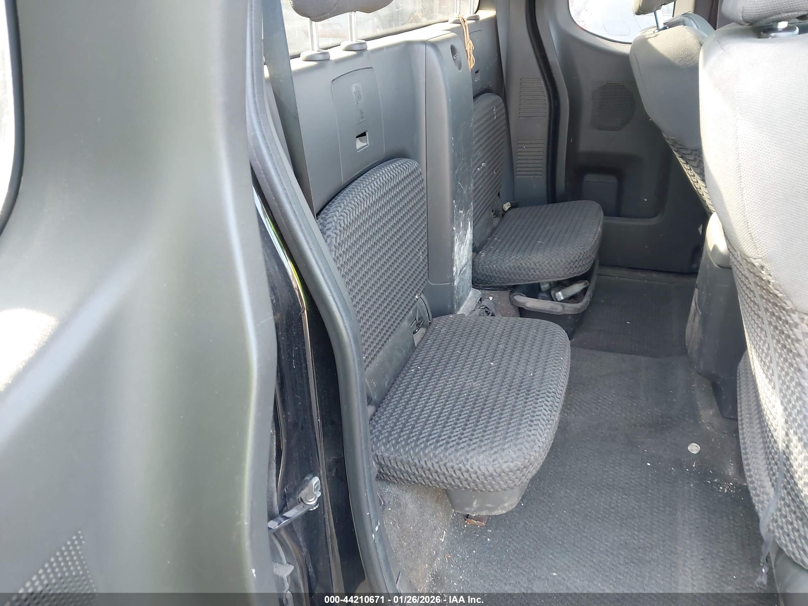NISSAN FRONTIER image 8