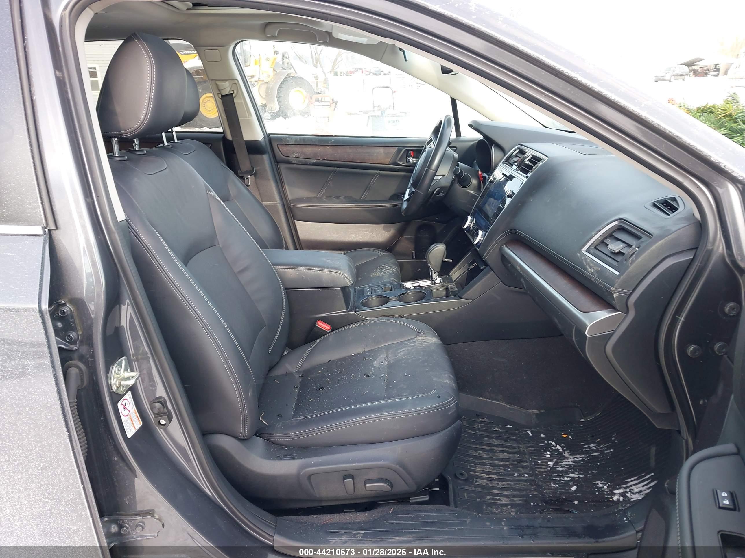 SUBARU OUTBACK image 5