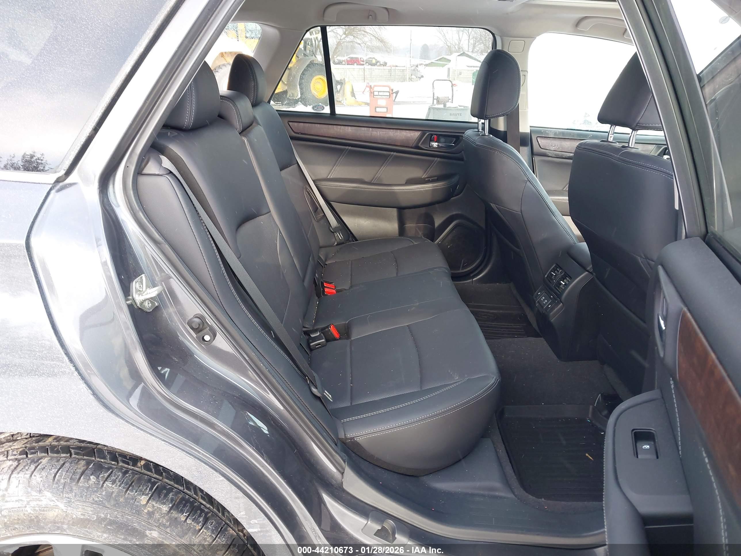 SUBARU OUTBACK image 8