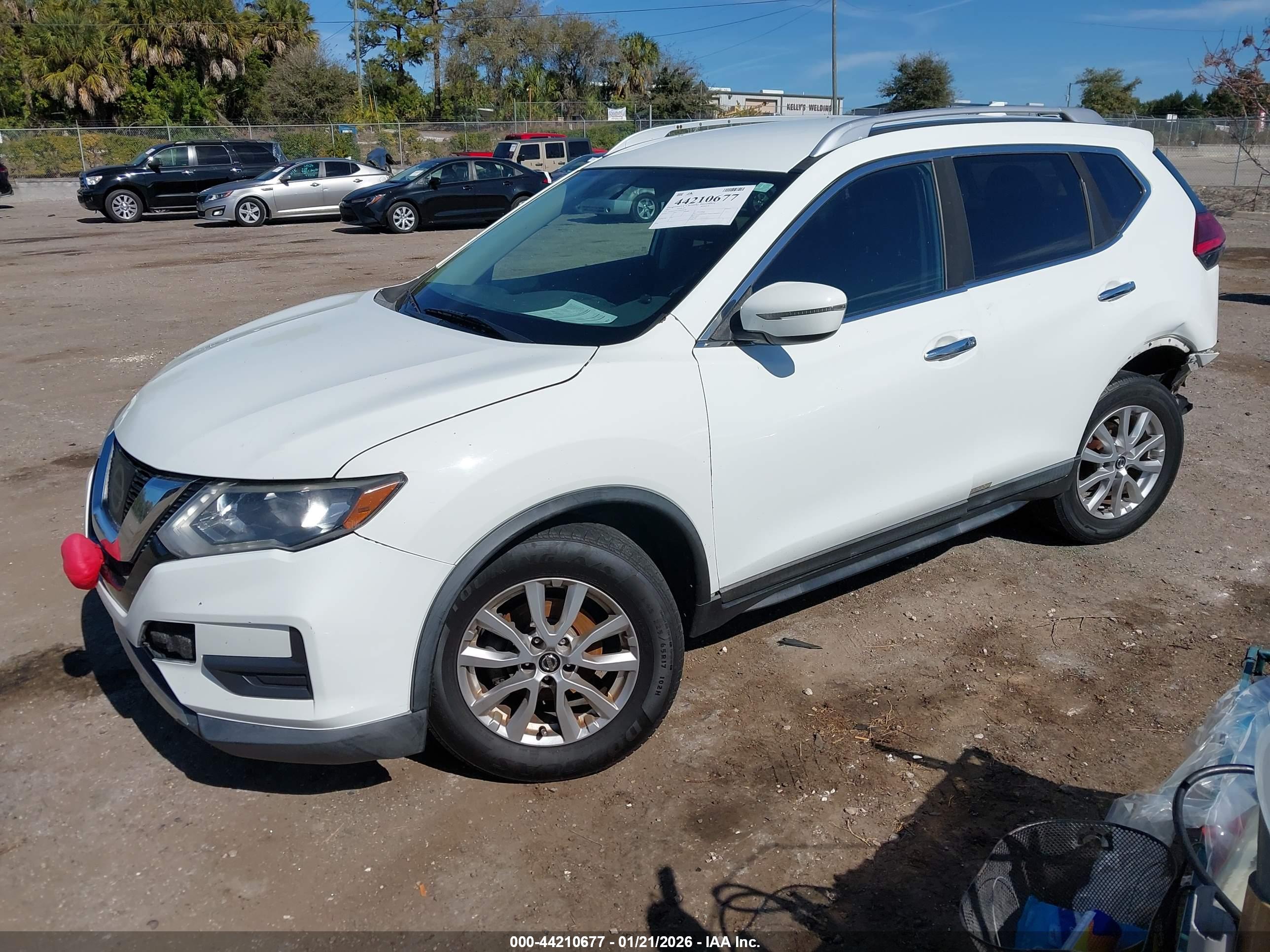 NISSAN ROGUE image 2