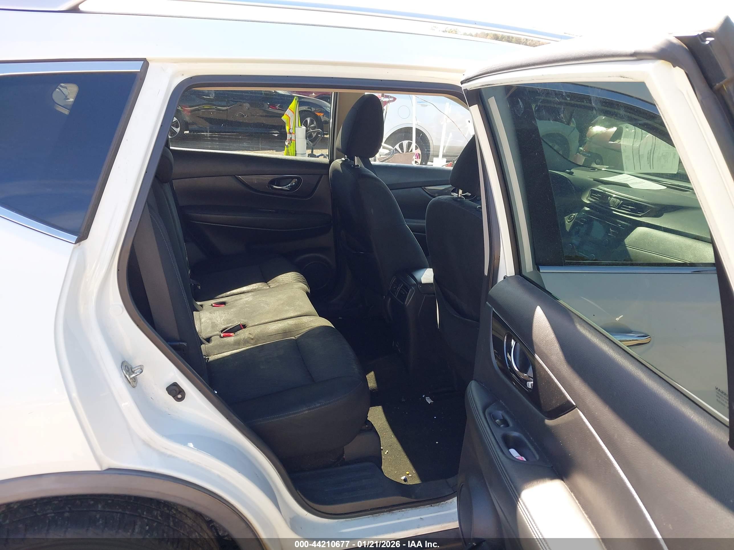 NISSAN ROGUE image 8