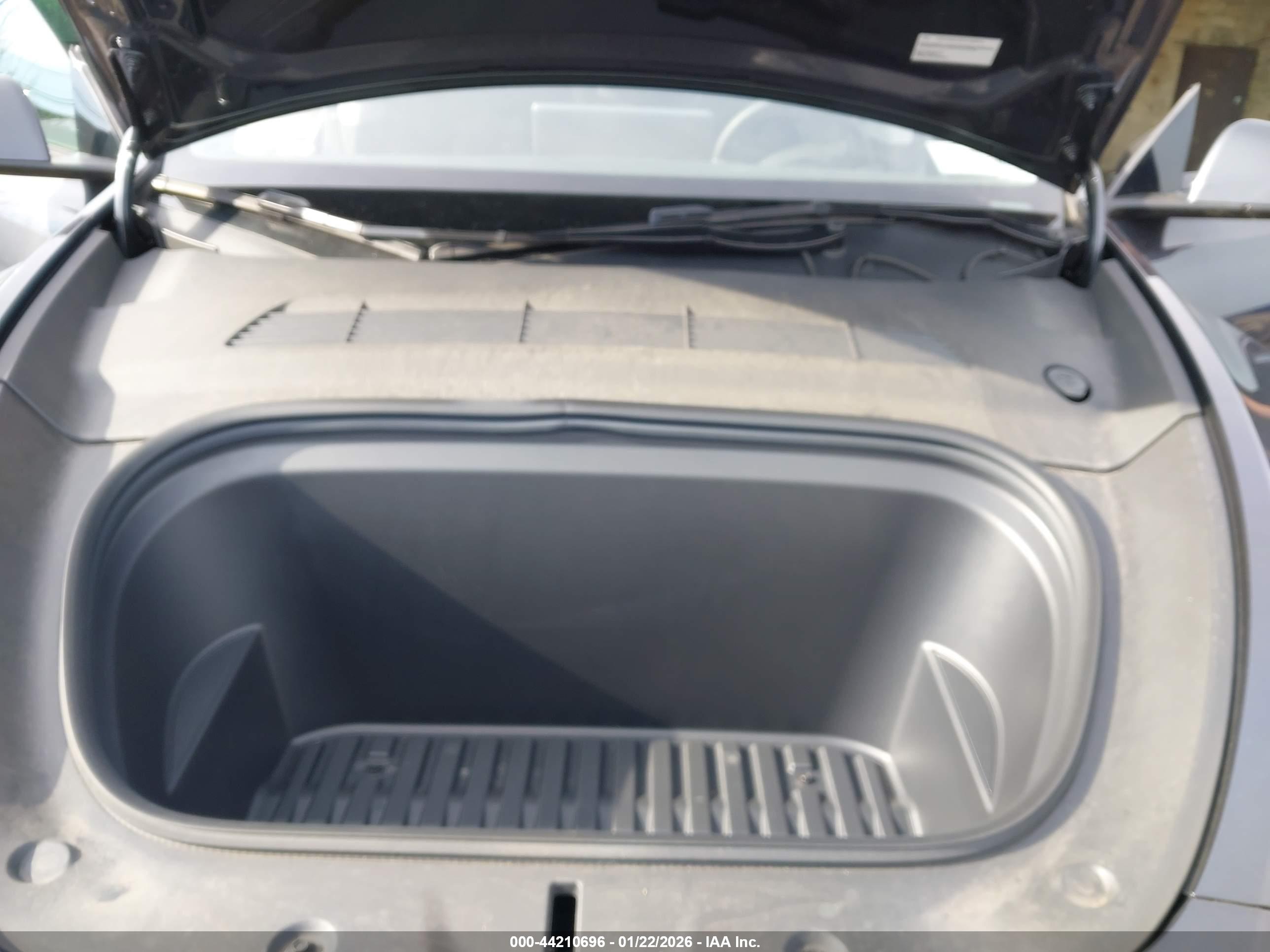 TESLA MODEL image 10