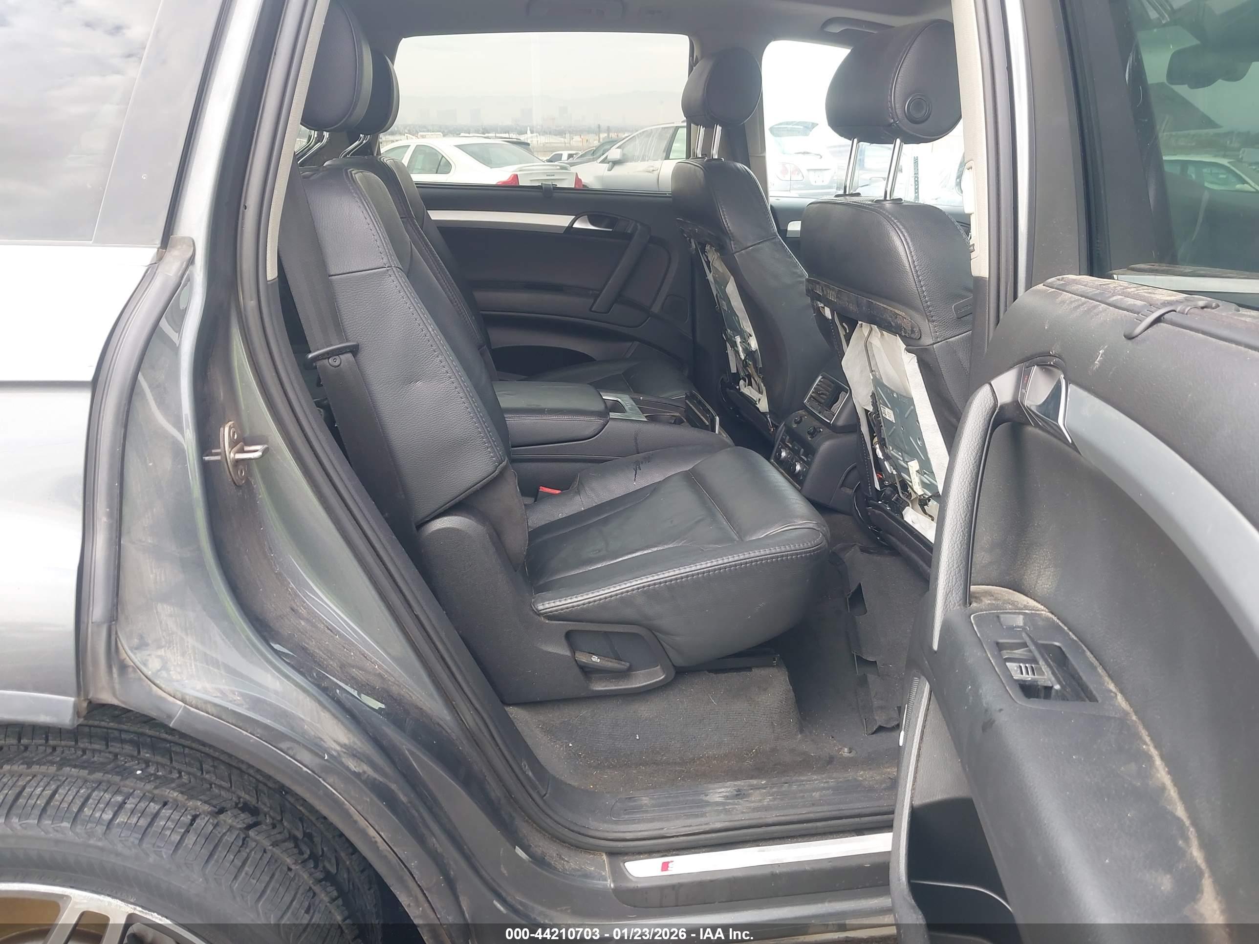 AUDI Q7 image 8