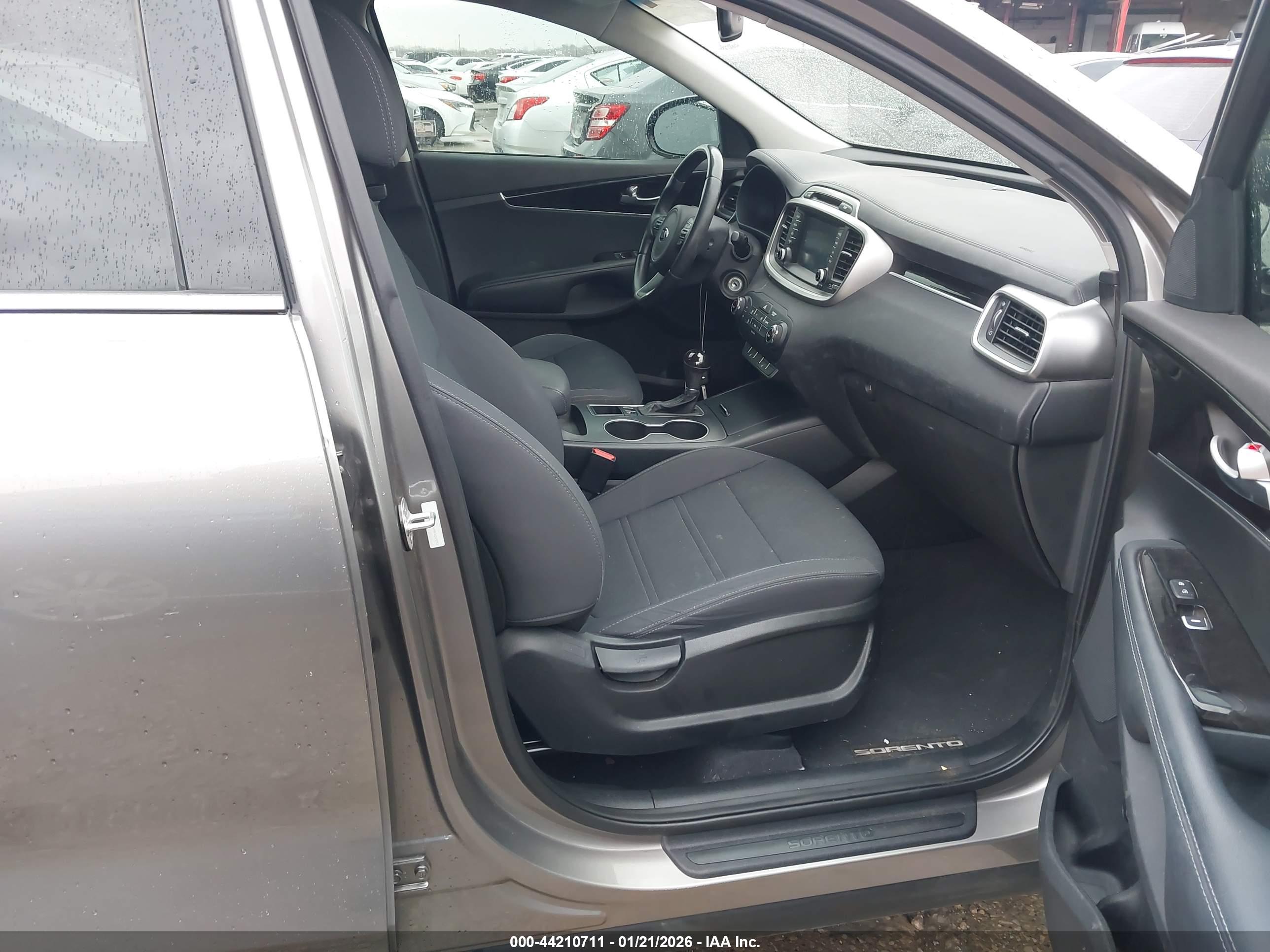 KIA SORENTO image 5