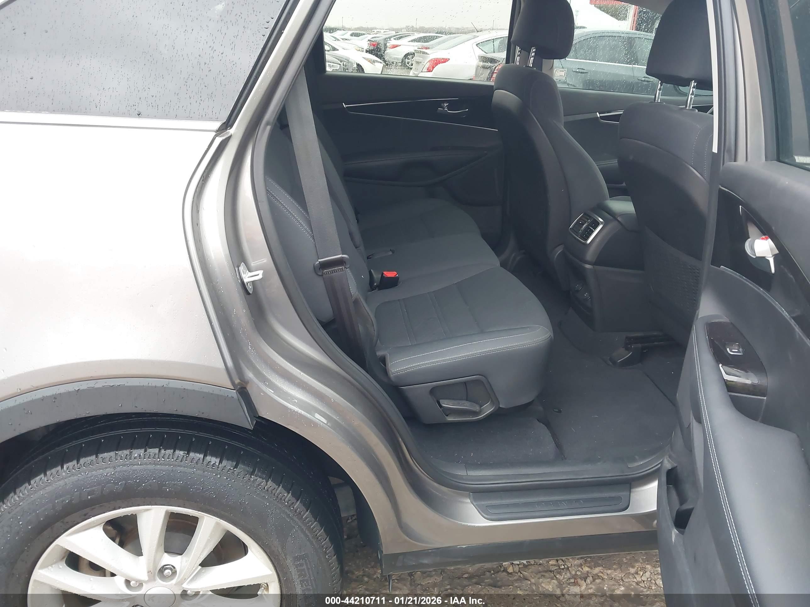 KIA SORENTO image 8