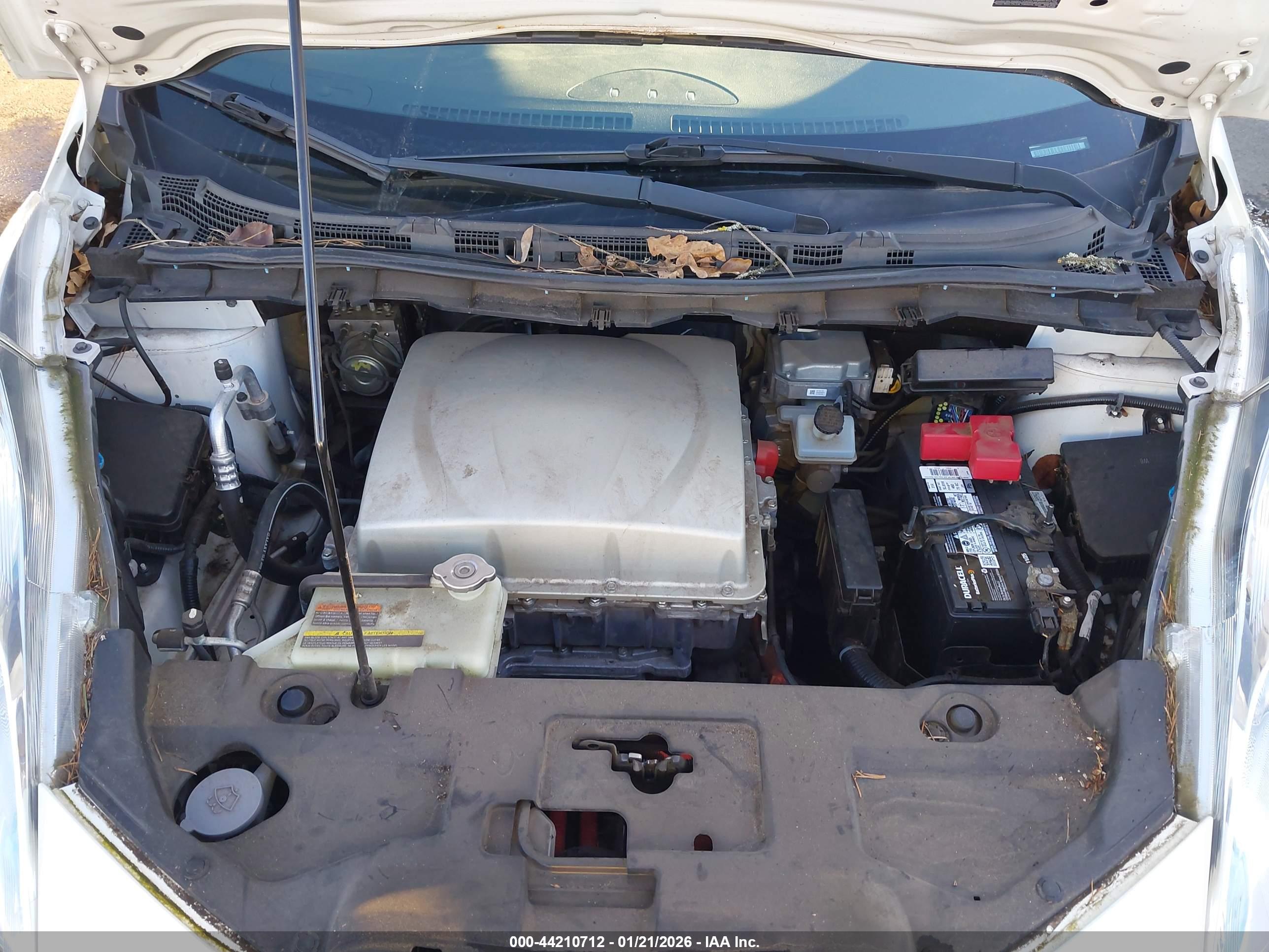 NISSAN LEAF image 10