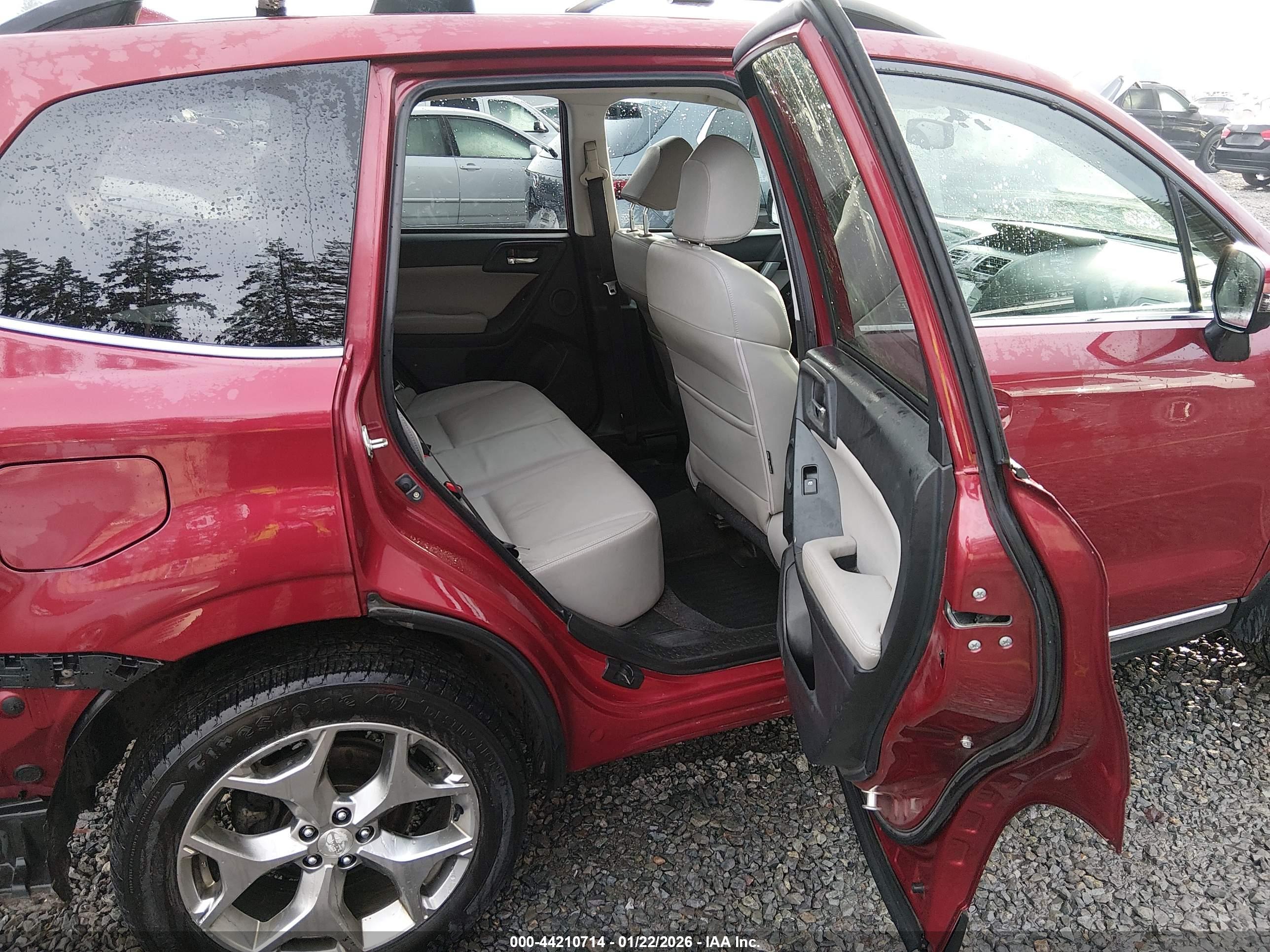 SUBARU FORESTER image 8