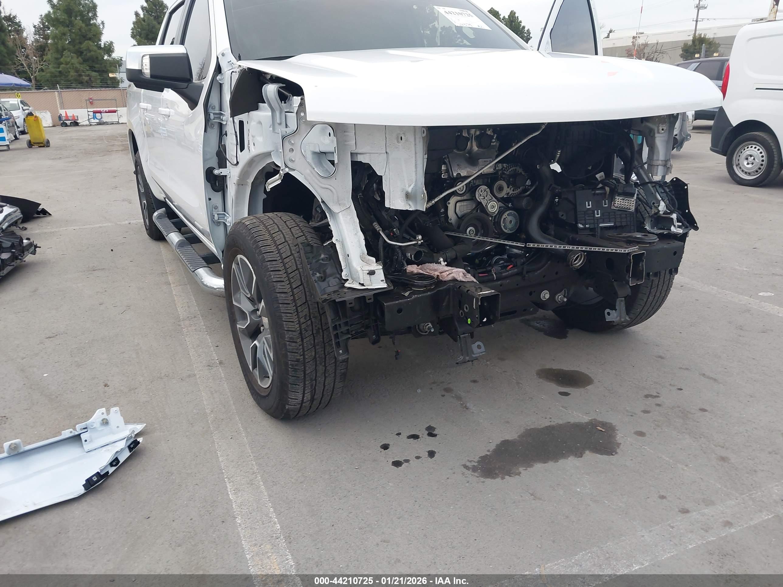 CHEVROLET SILVERADO image 6