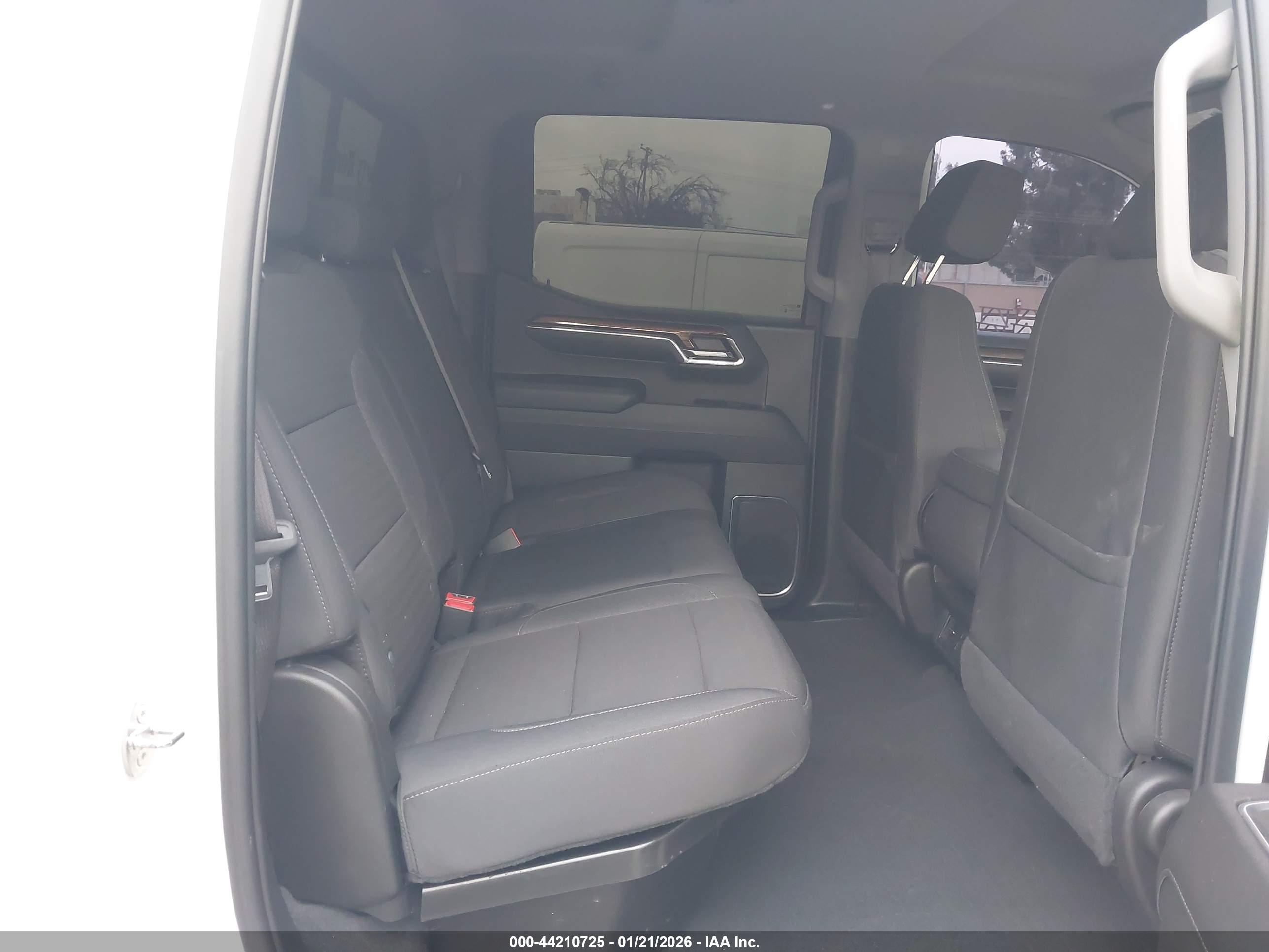 CHEVROLET SILVERADO image 8