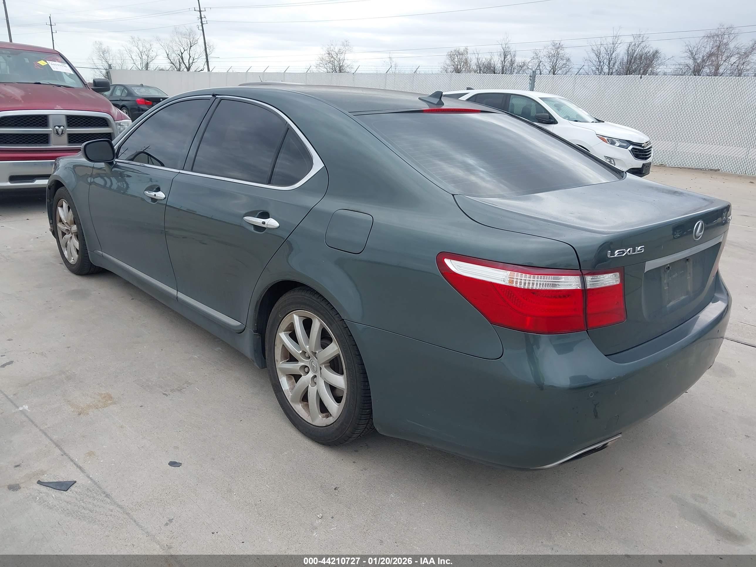 LEXUS LS image 3