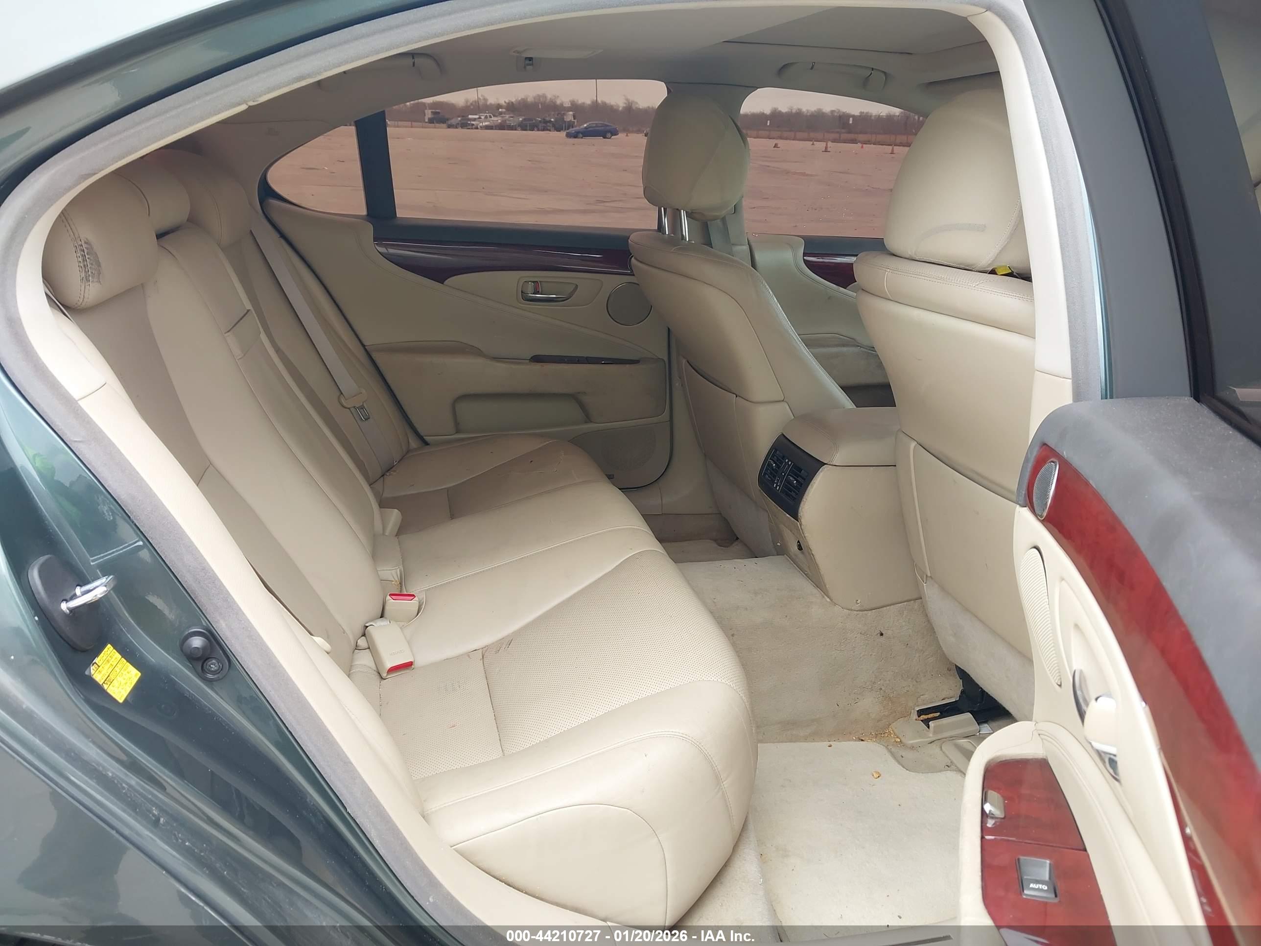 LEXUS LS image 8
