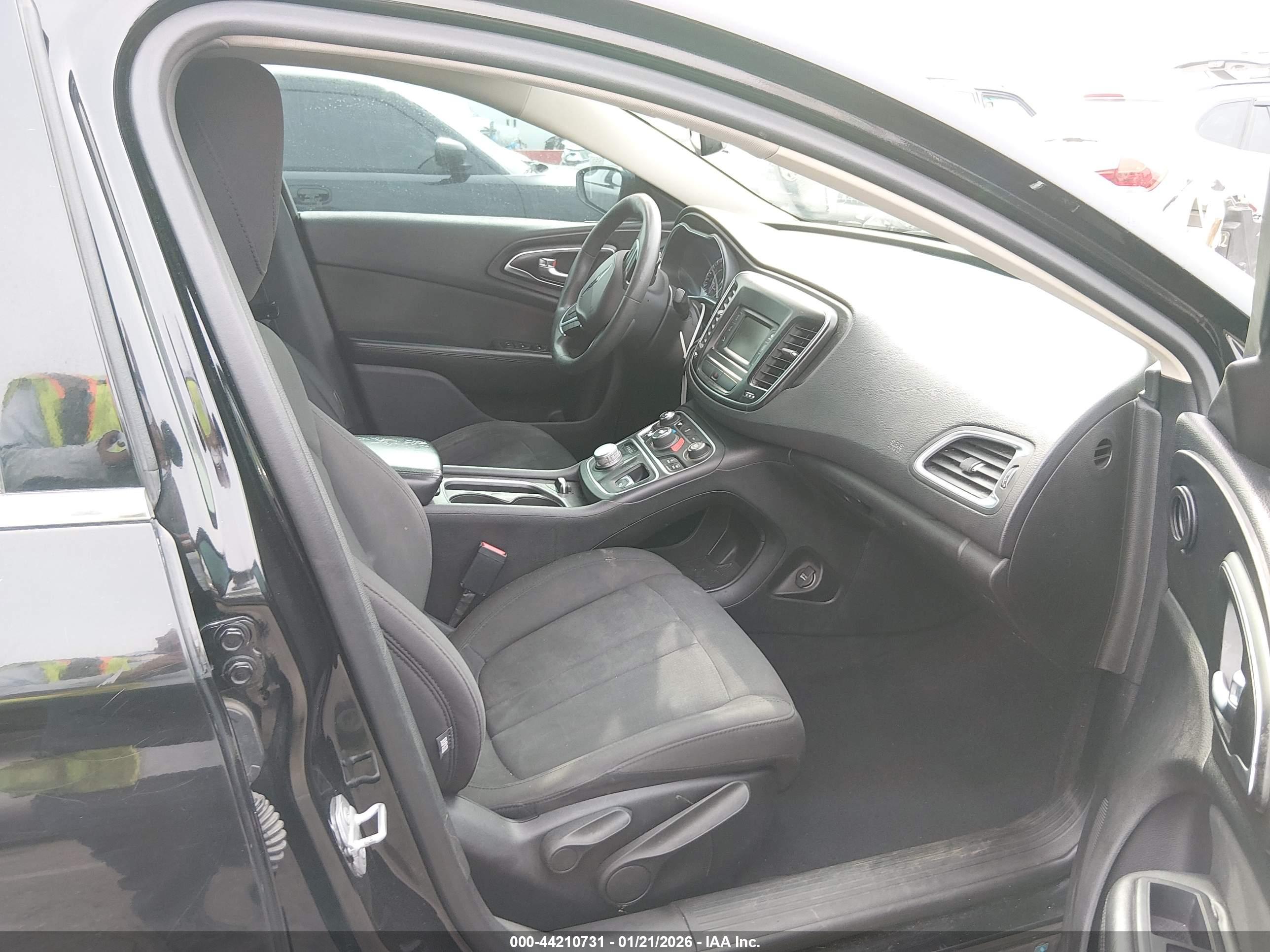 CHRYSLER 200 image 5