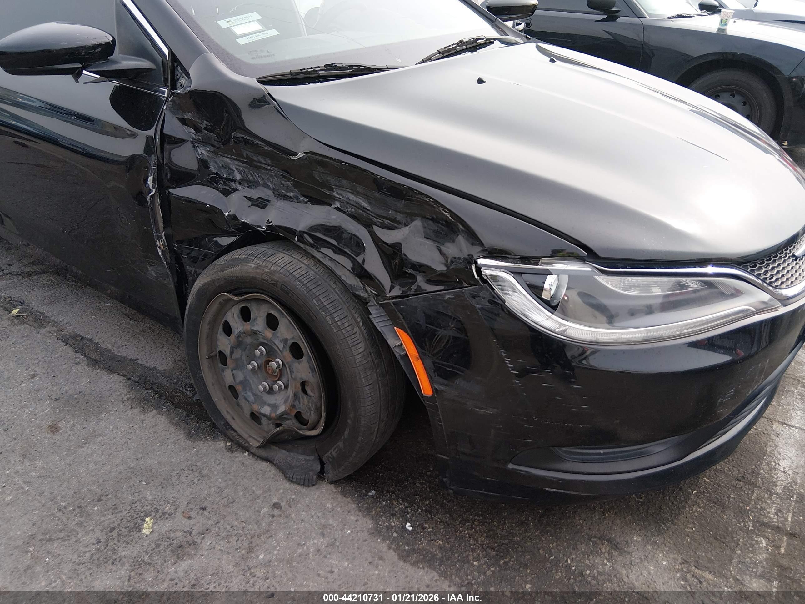 CHRYSLER 200 image 6