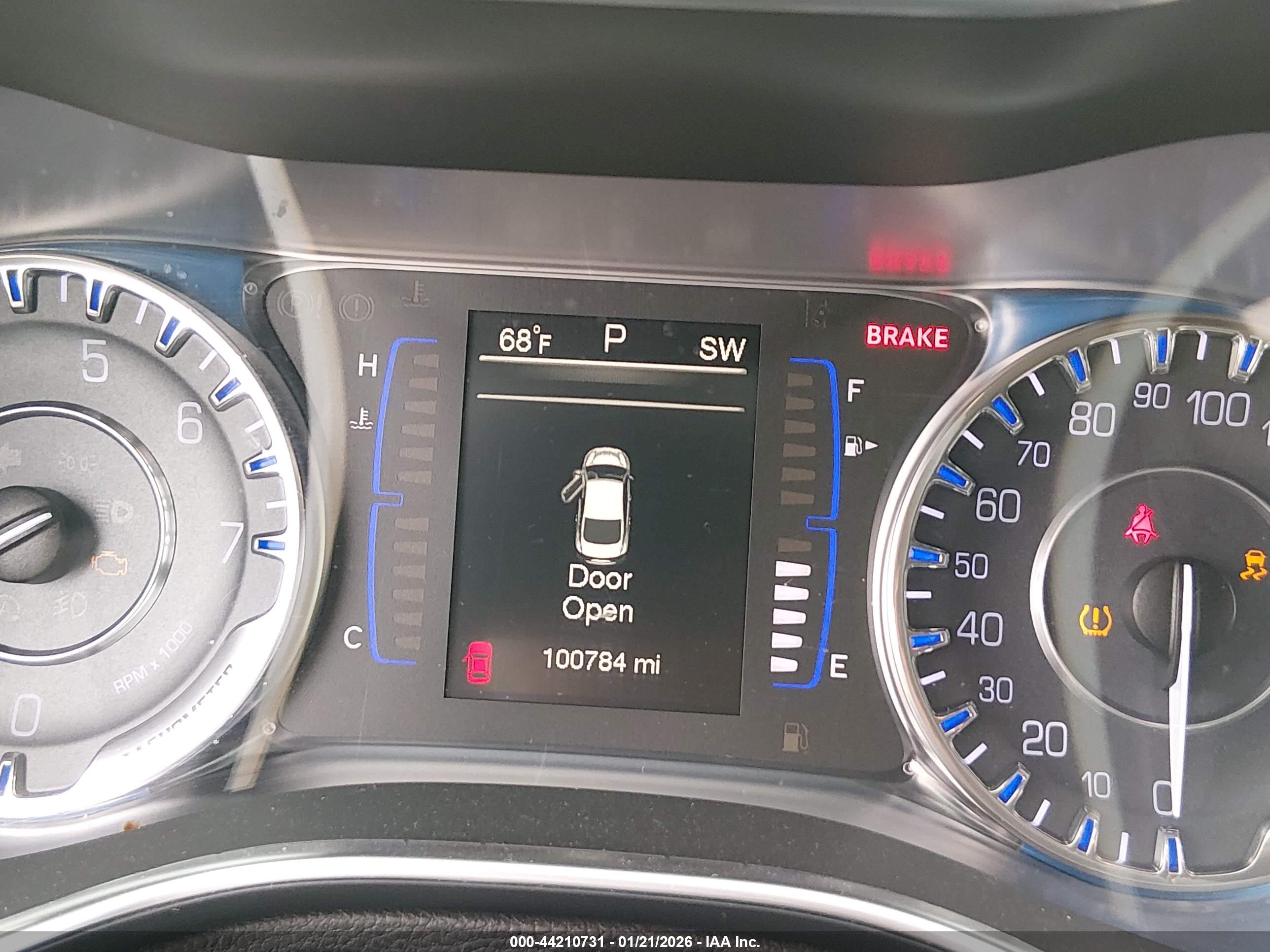 CHRYSLER 200 image 7