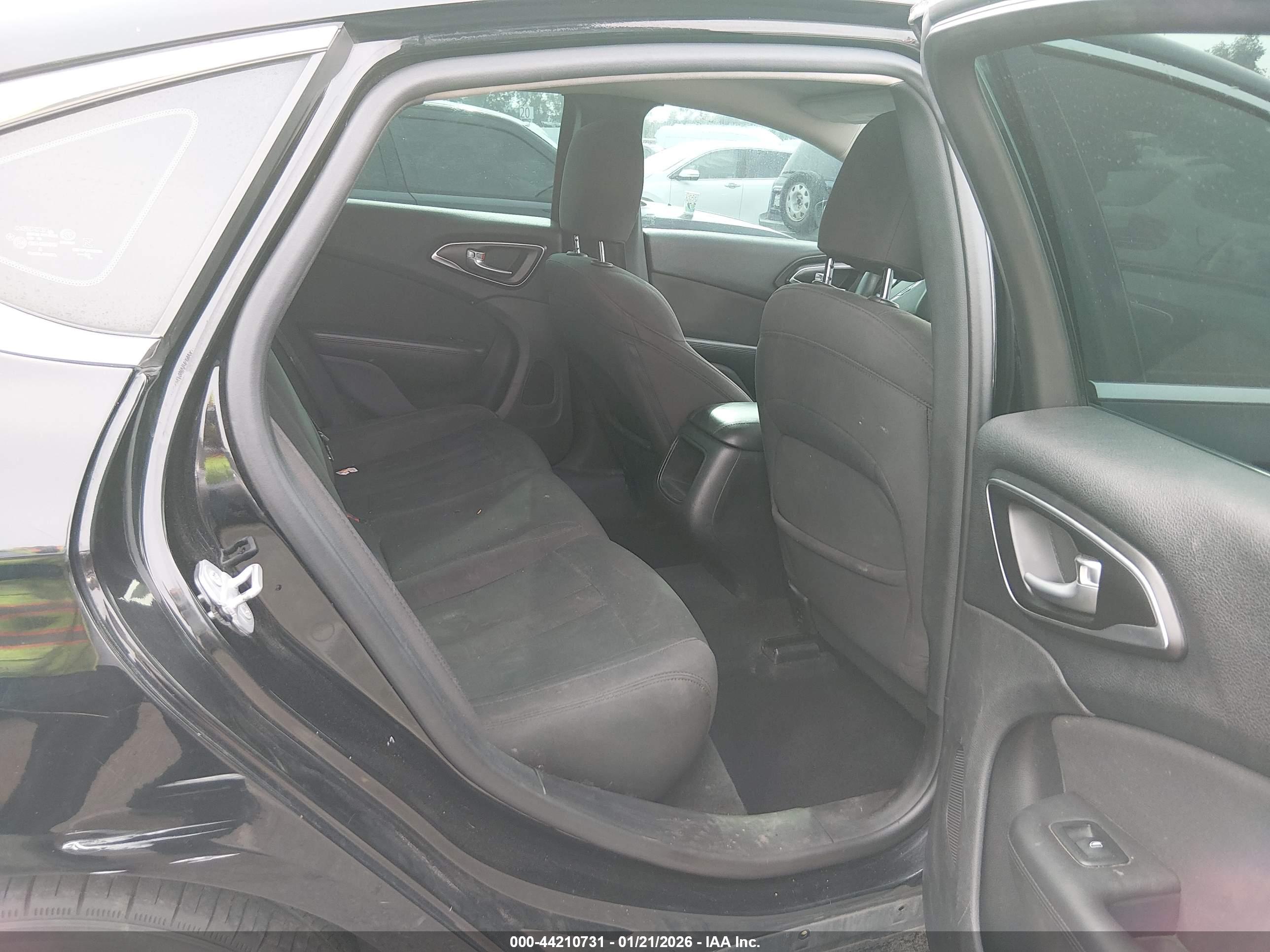 CHRYSLER 200 image 8