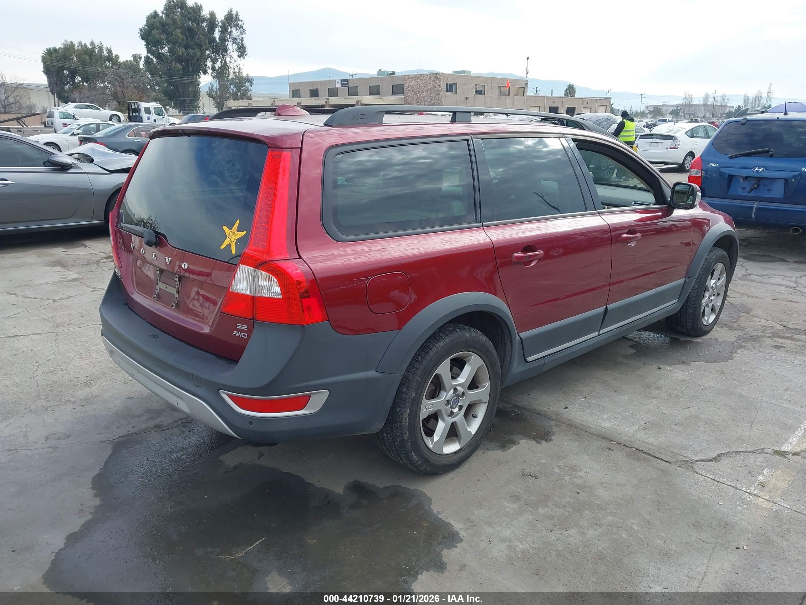 VOLVO XC70 image 4