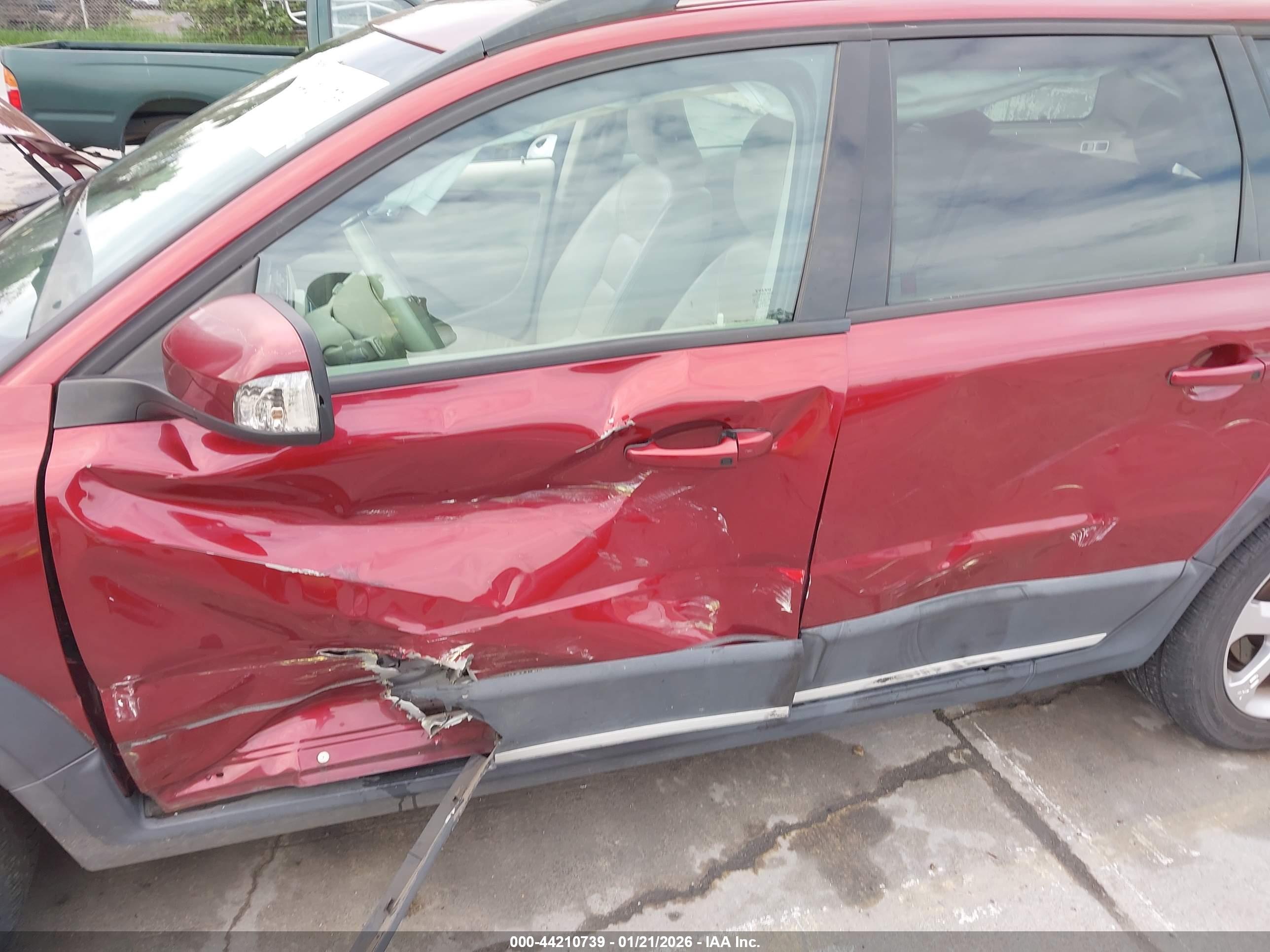 VOLVO XC70 image 6