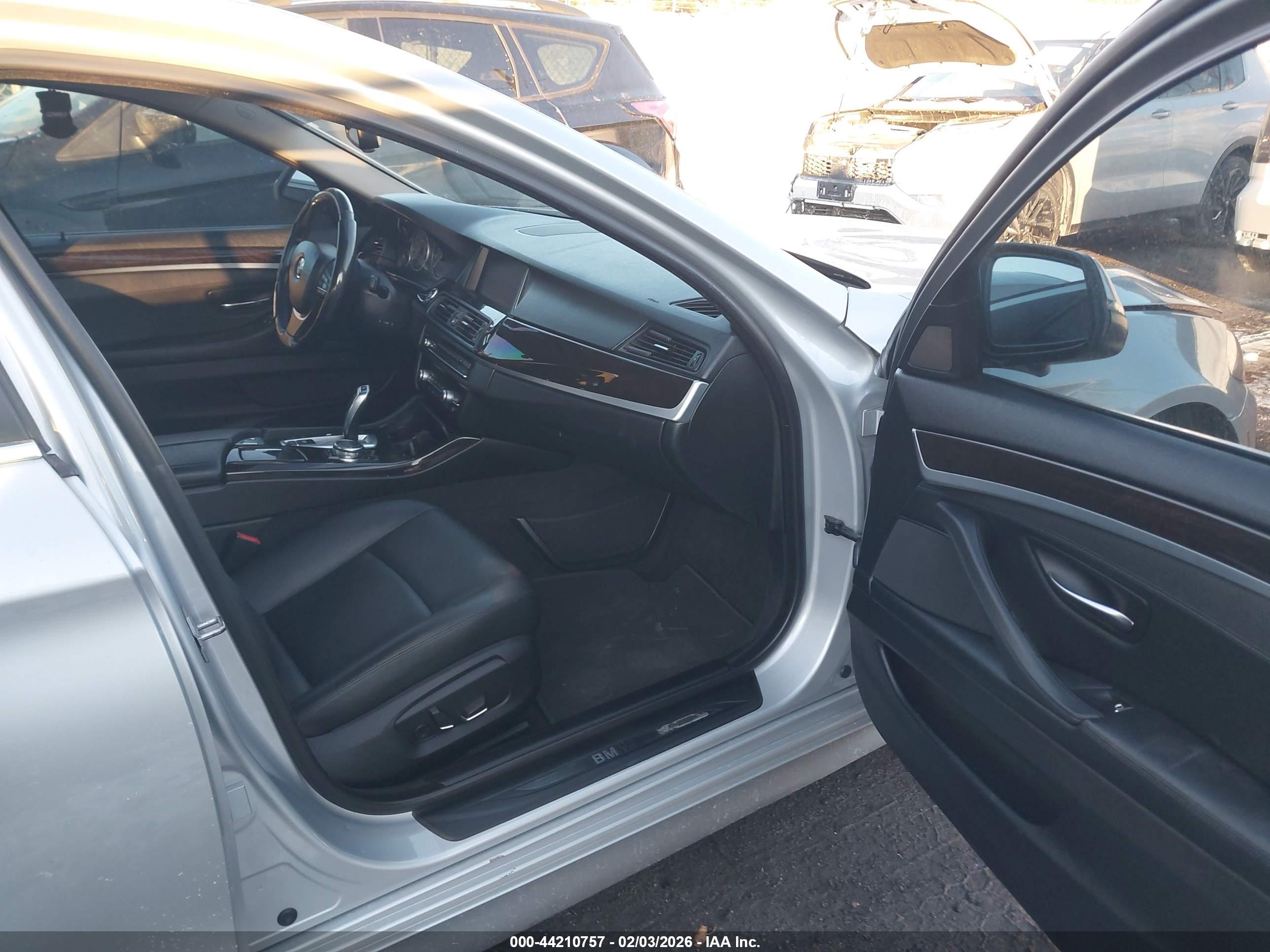 BMW 528I image 5