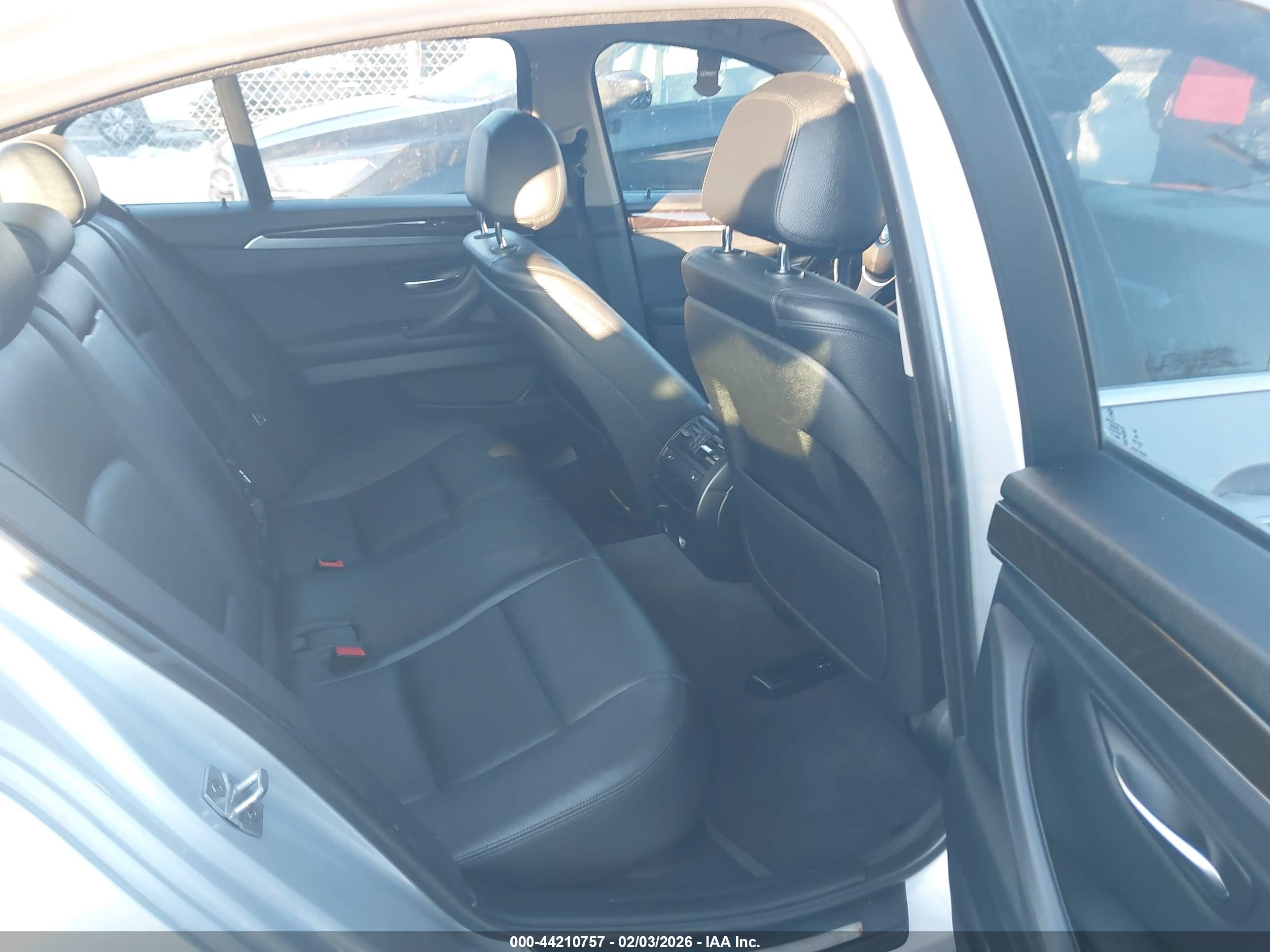 BMW 528I image 8
