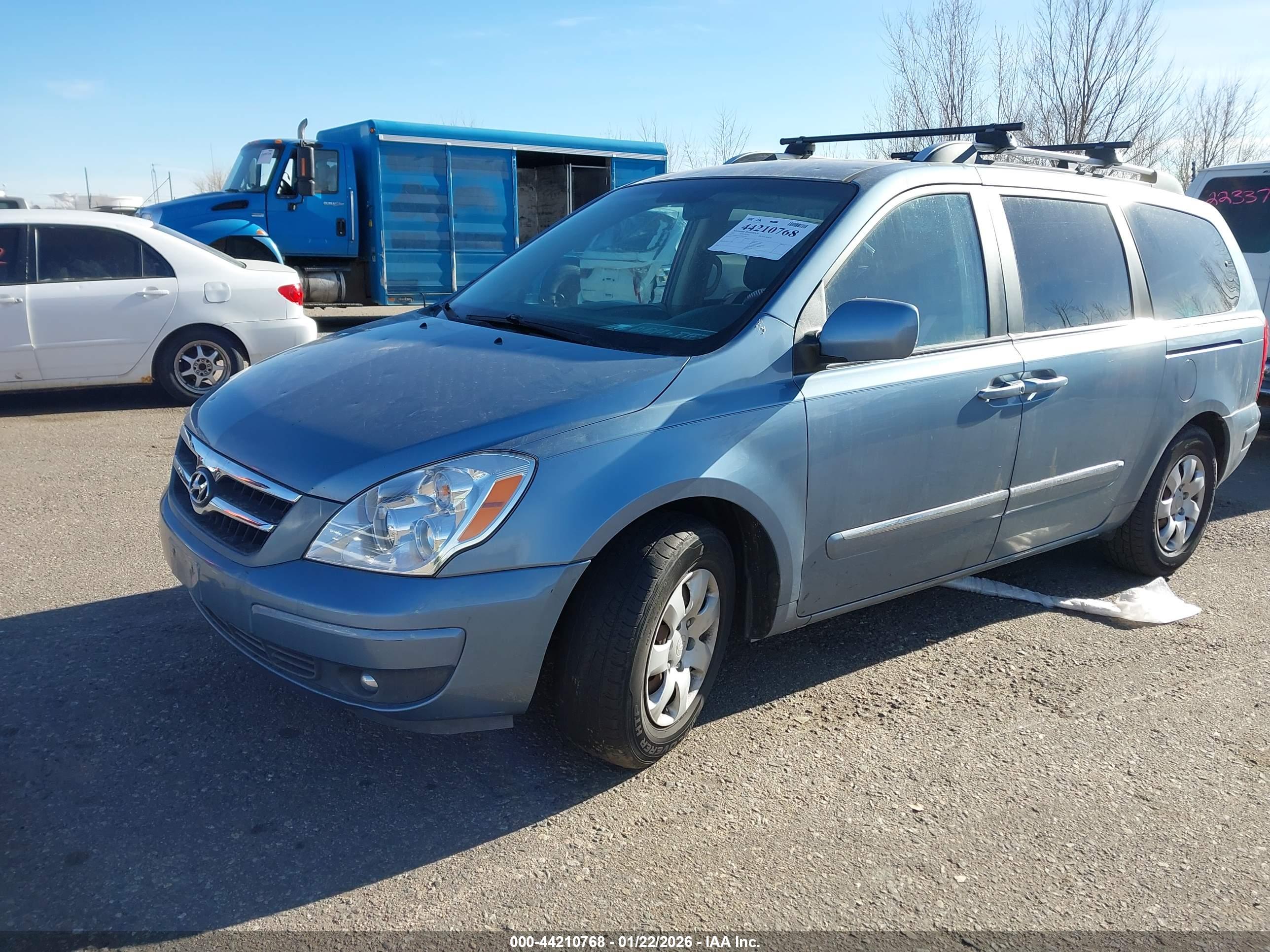HYUNDAI ENTOURAGE image 2